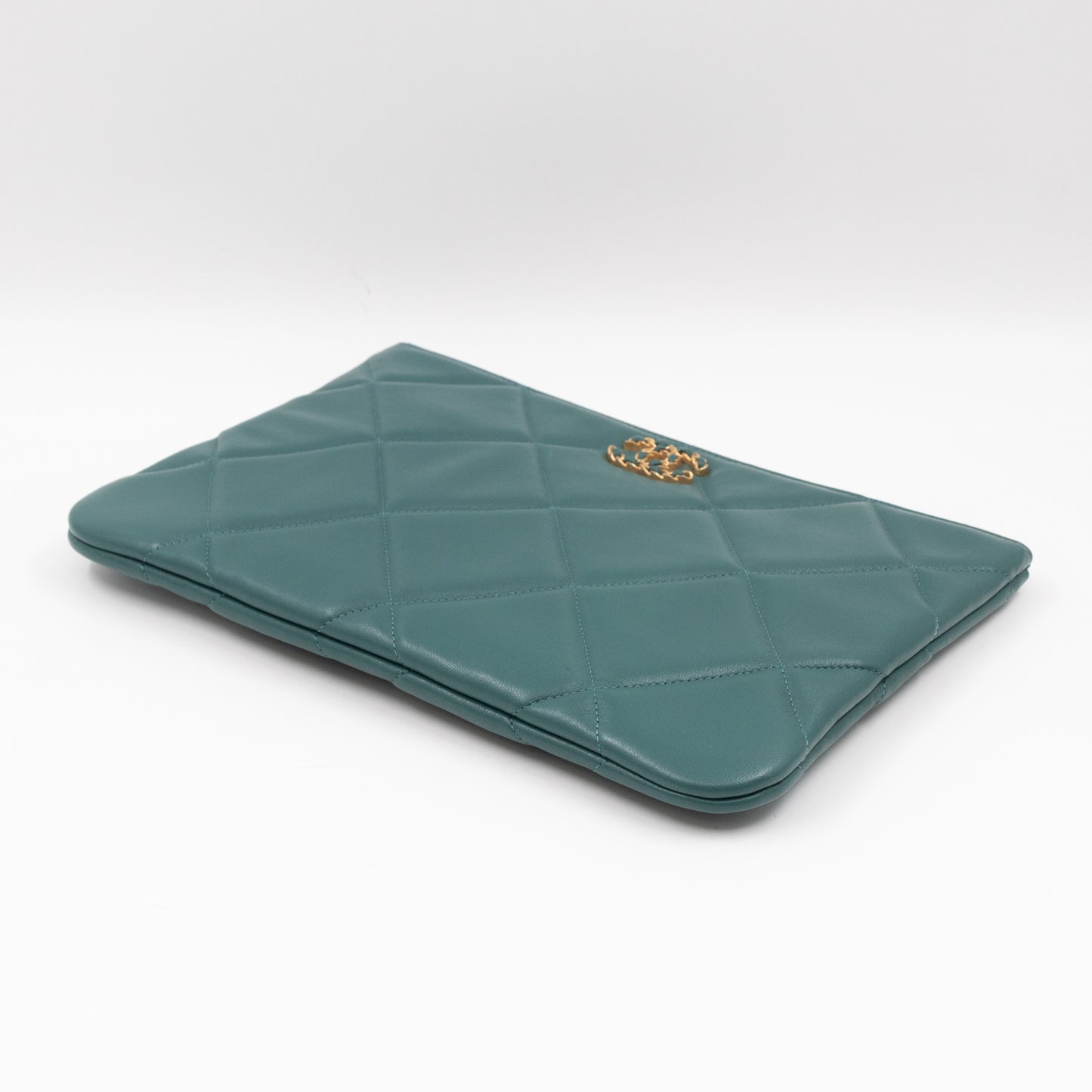 19 Pouch Large Teal Quilted Leather