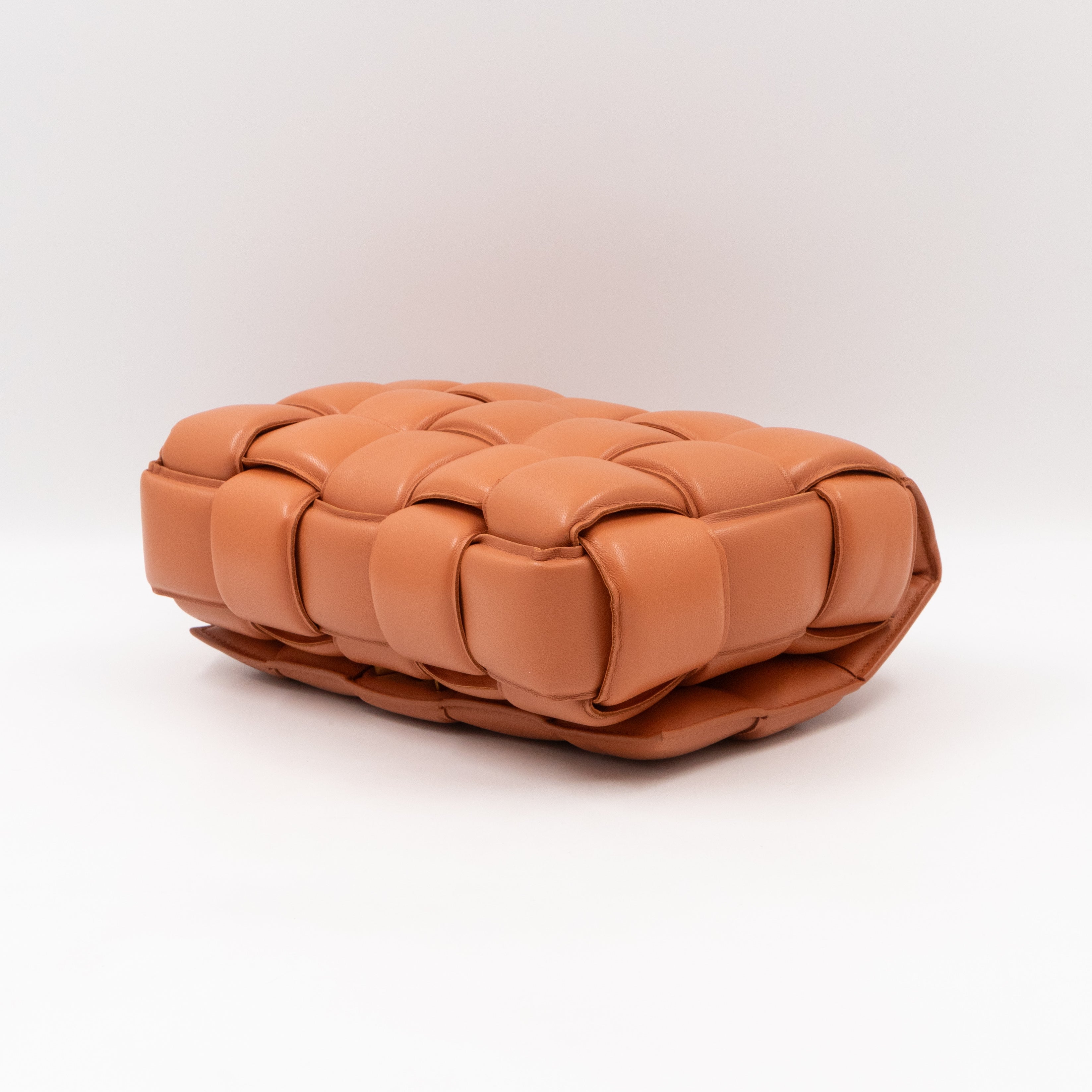 Classic Padded Cassette Clay Intreccio Leather