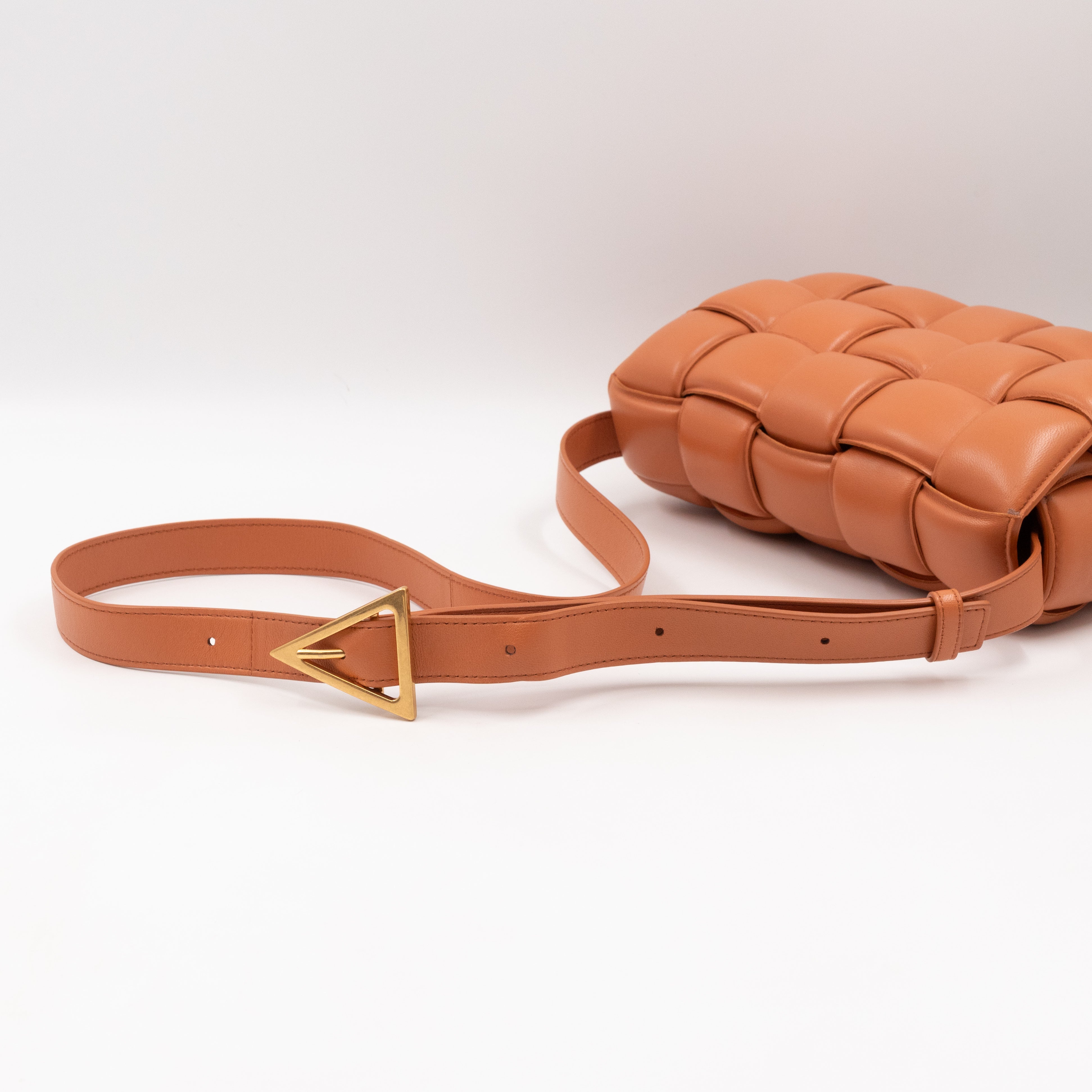Classic Padded Cassette Clay Intreccio Leather