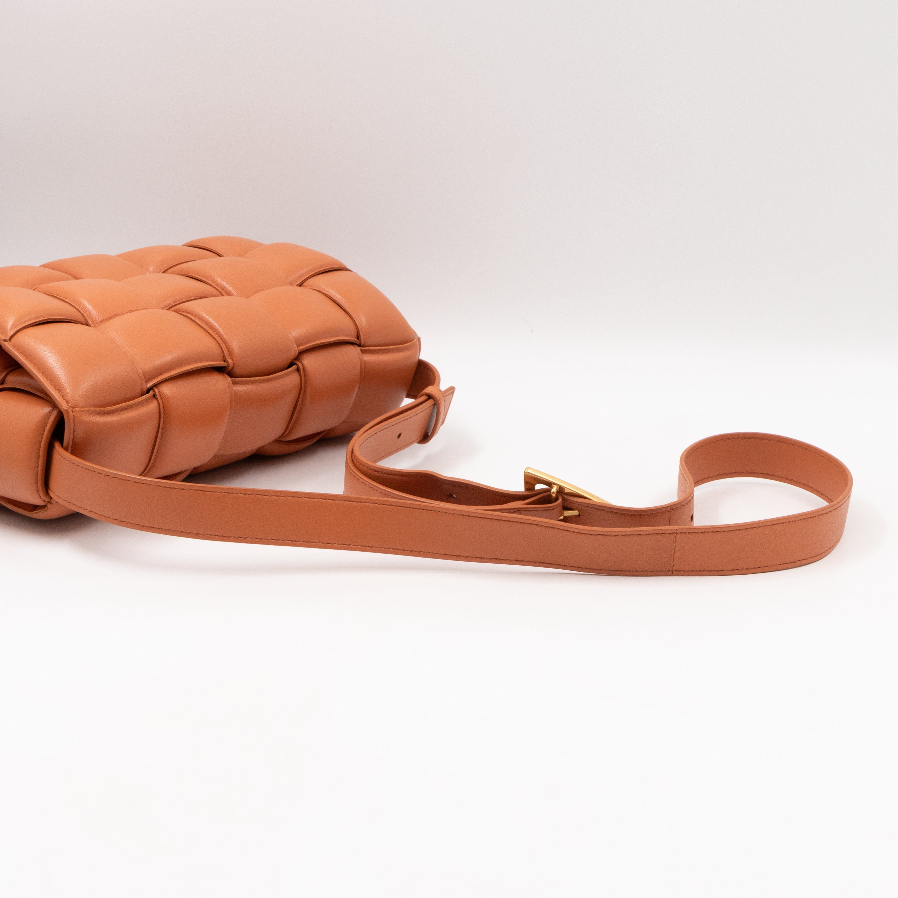 Classic Padded Cassette Clay Intreccio Leather