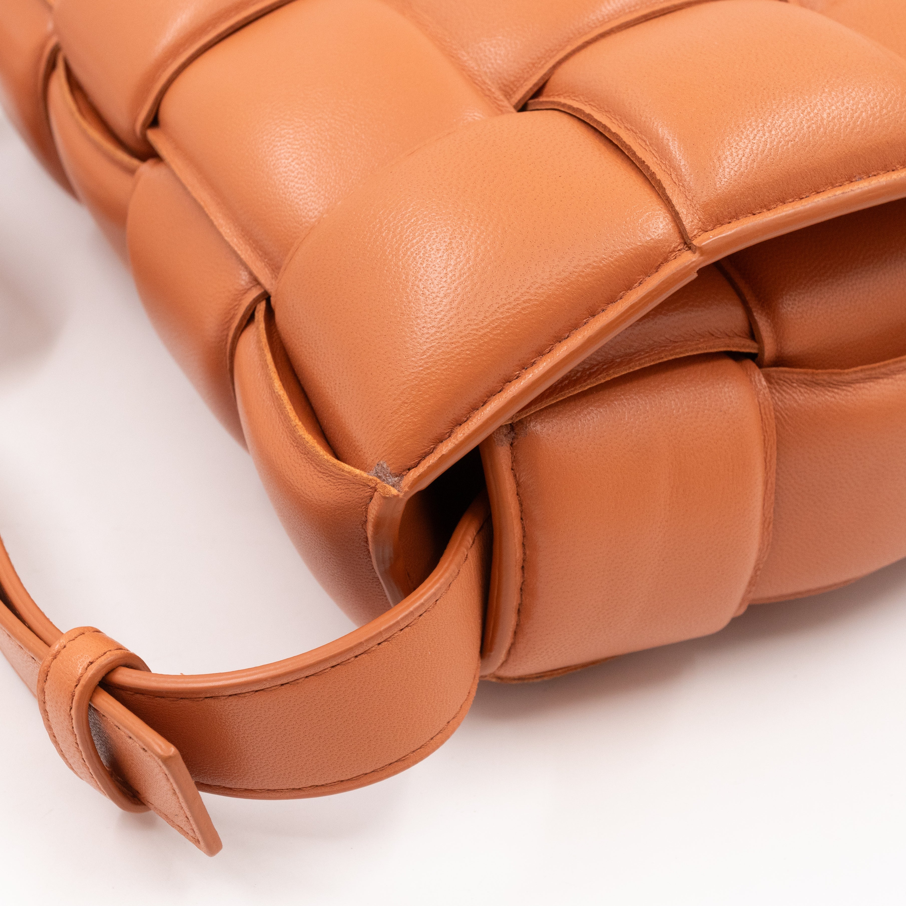 Classic Padded Cassette Clay Intreccio Leather