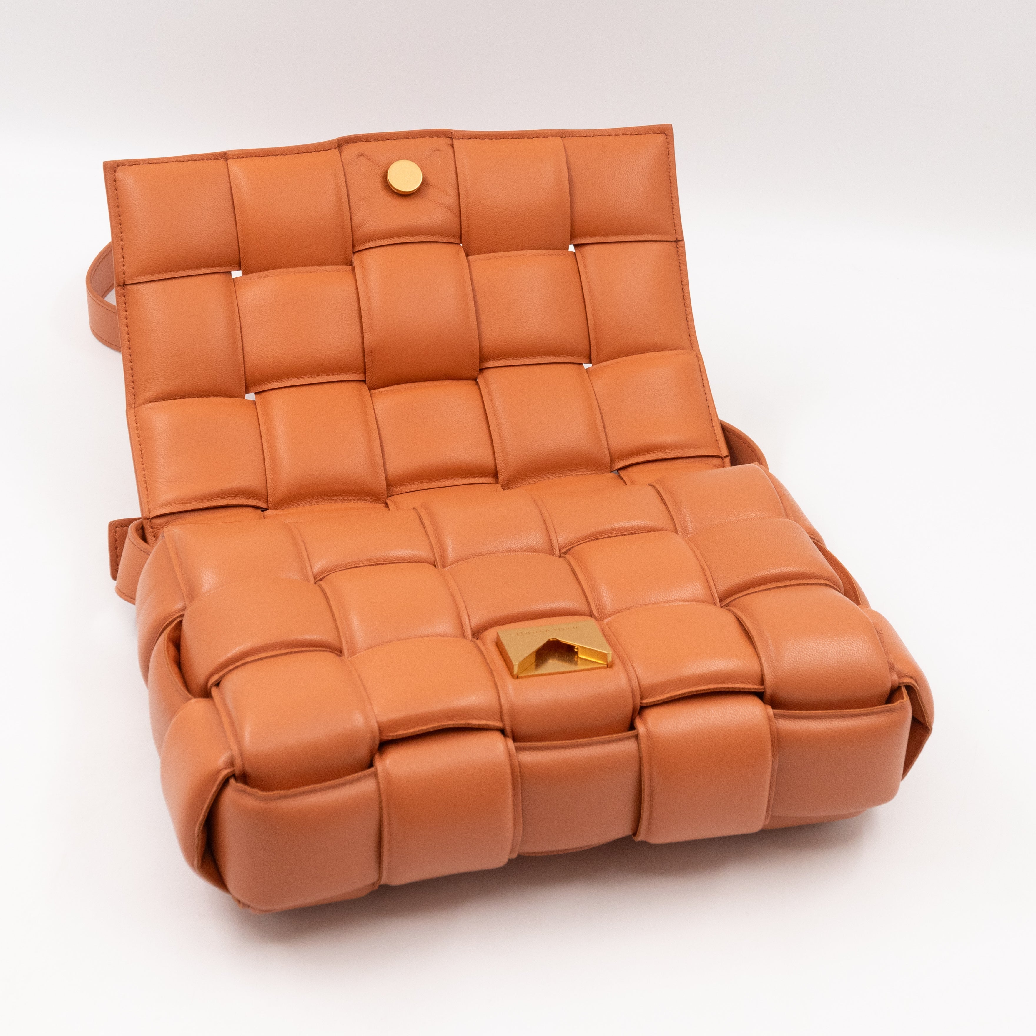 Classic Padded Cassette Clay Intreccio Leather