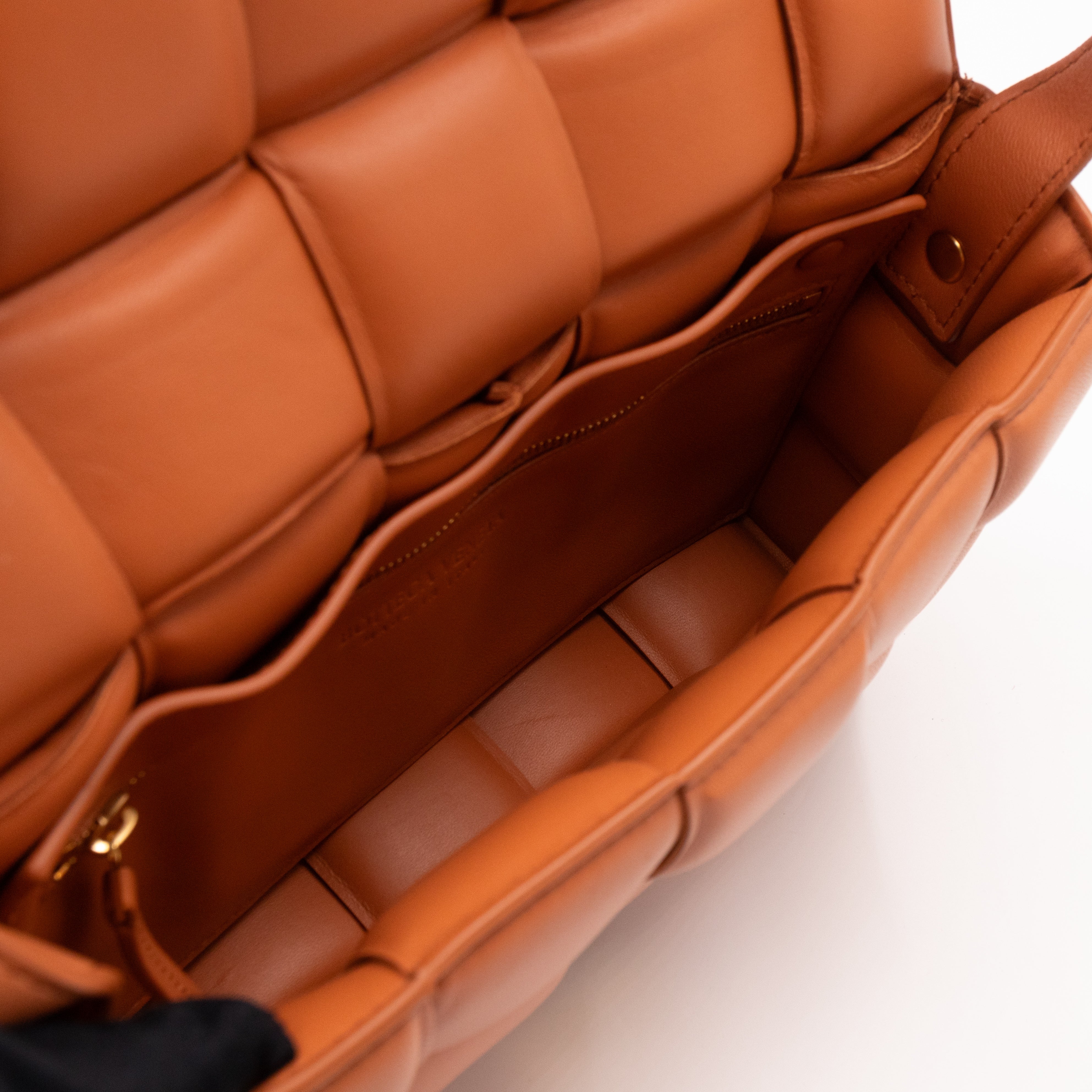 Classic Padded Cassette Clay Intreccio Leather
