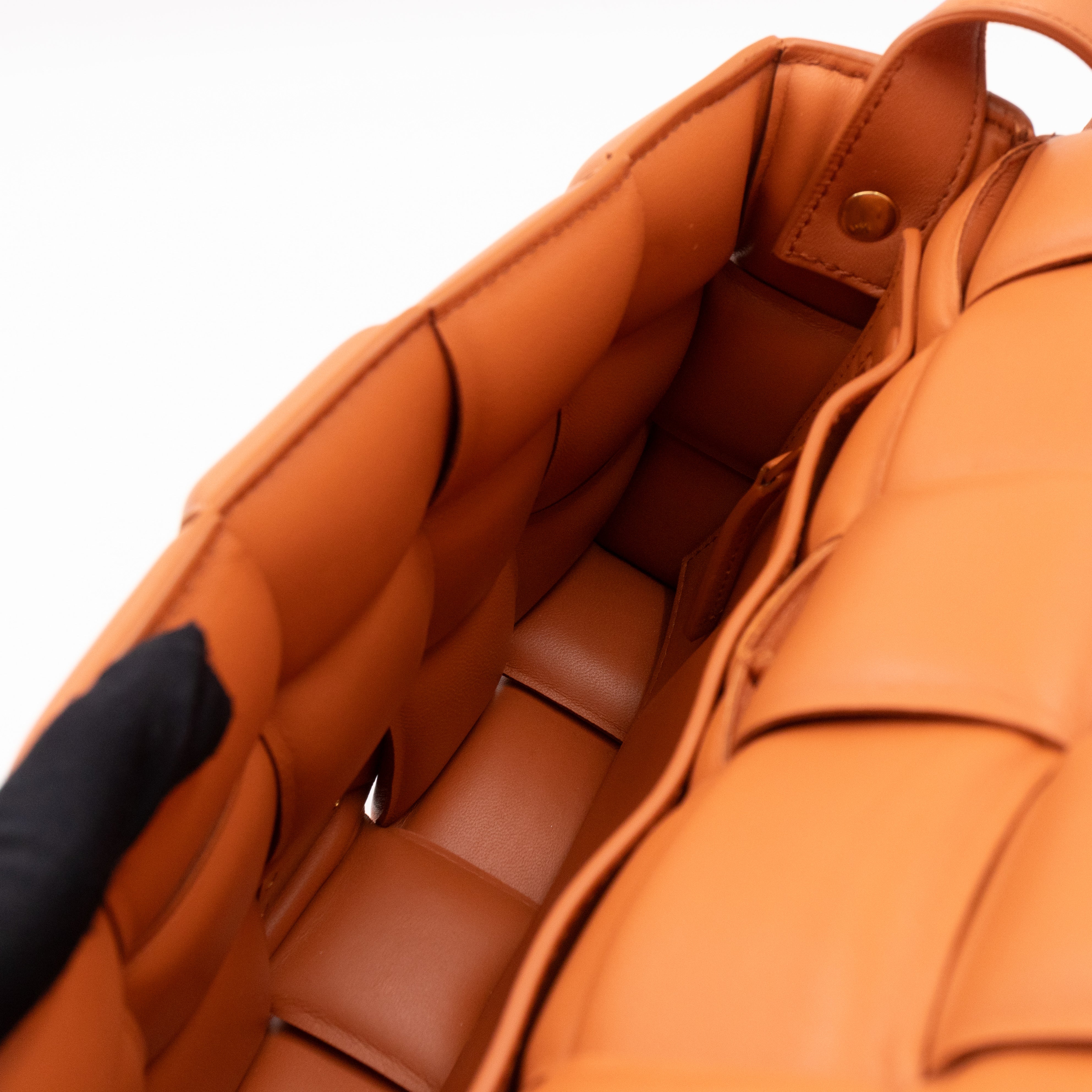 Classic Padded Cassette Clay Intreccio Leather