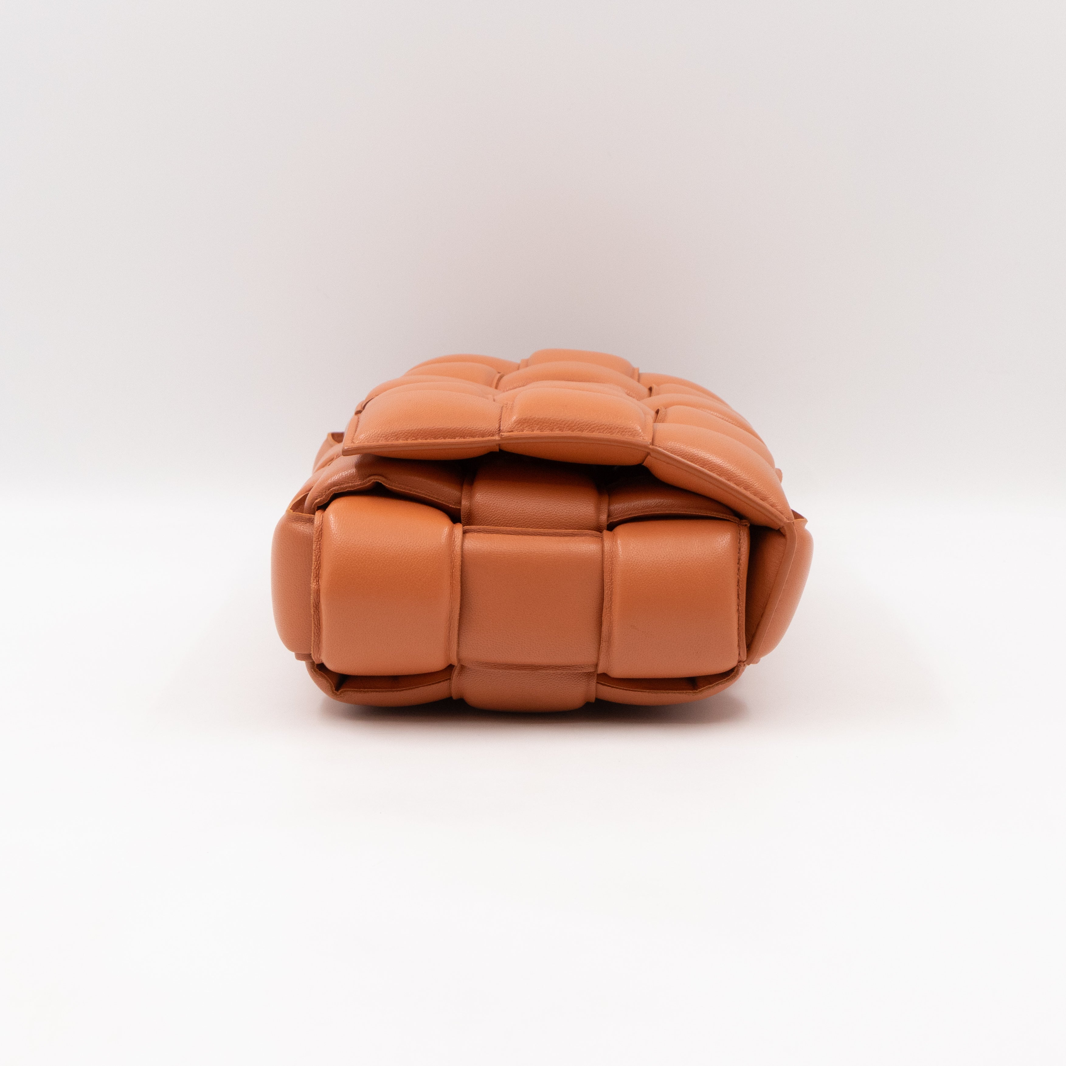 Classic Padded Cassette Clay Intreccio Leather