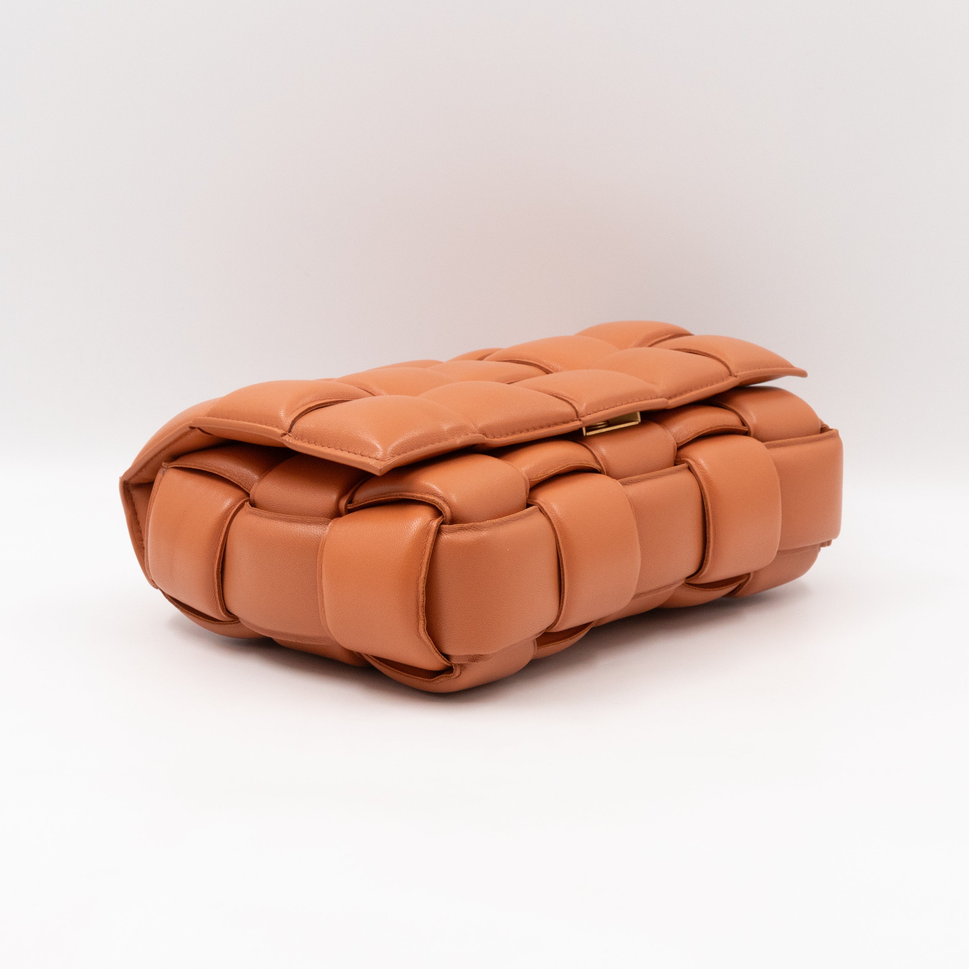 Classic Padded Cassette Clay Intreccio Leather