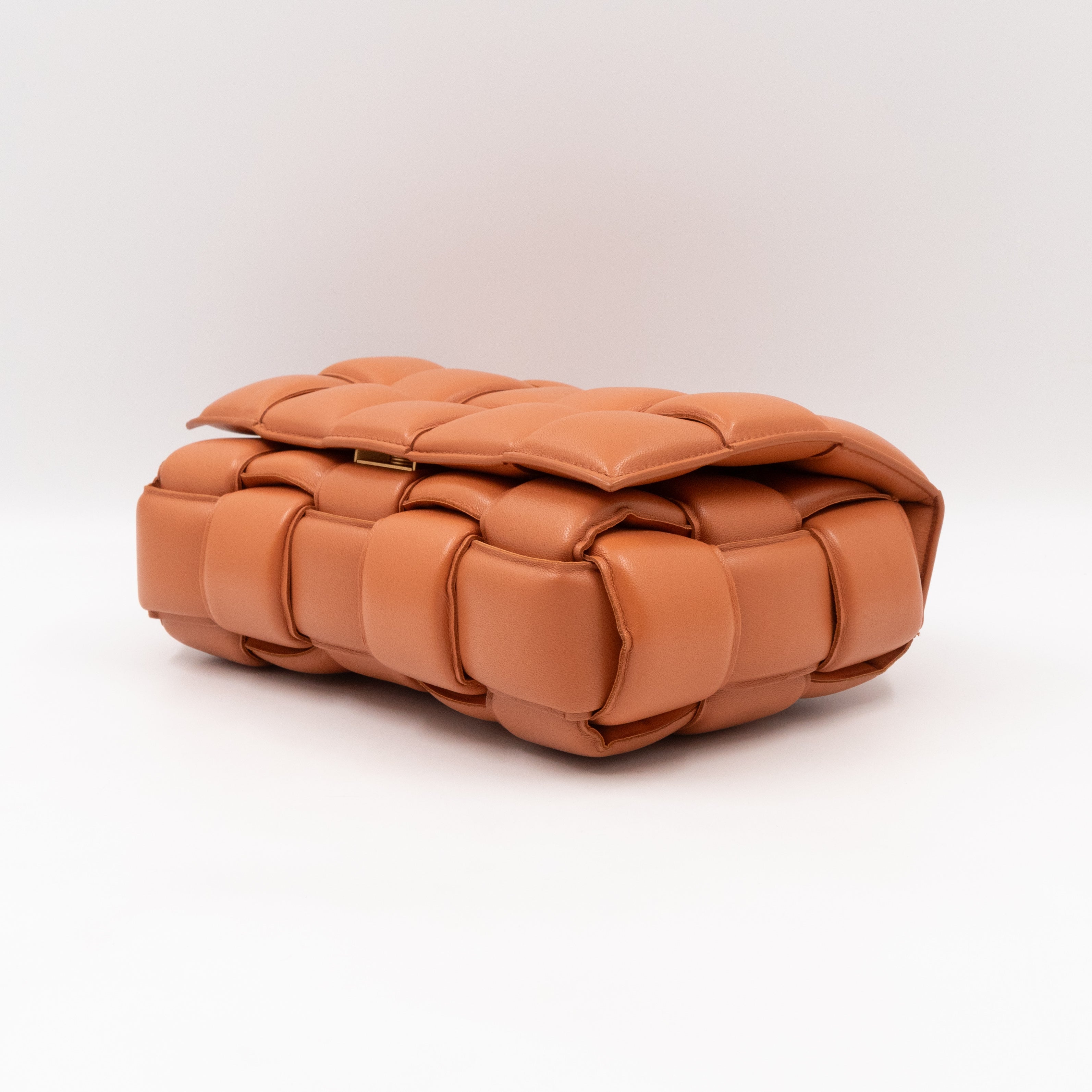 Classic Padded Cassette Clay Intreccio Leather