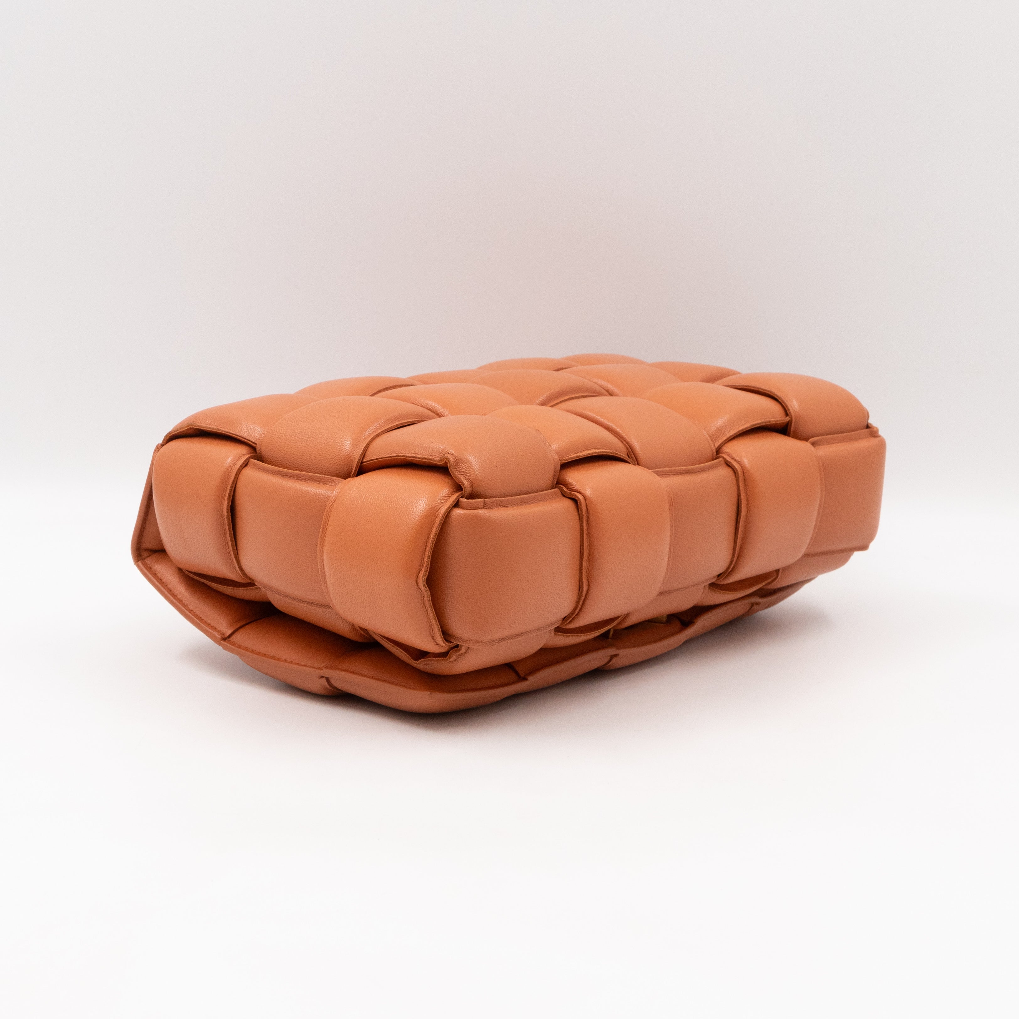 Classic Padded Cassette Clay Intreccio Leather