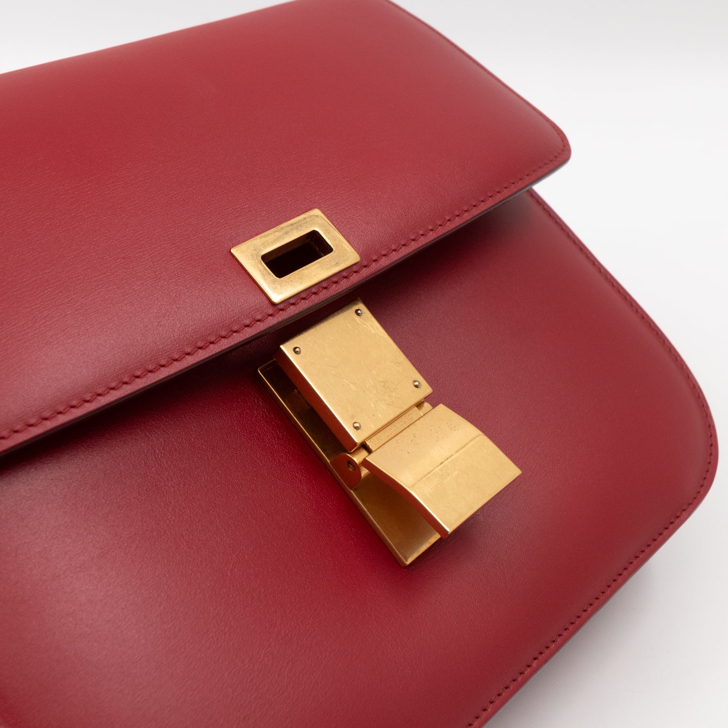 Classic Box Medium Rouge Leather