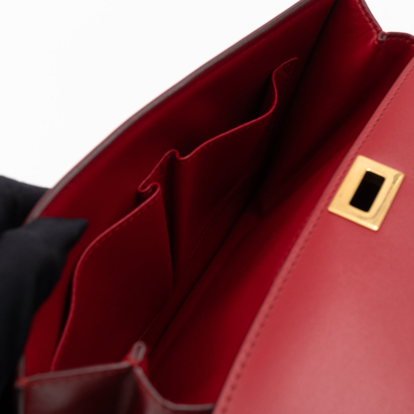 Classic Box Medium Rouge Leather