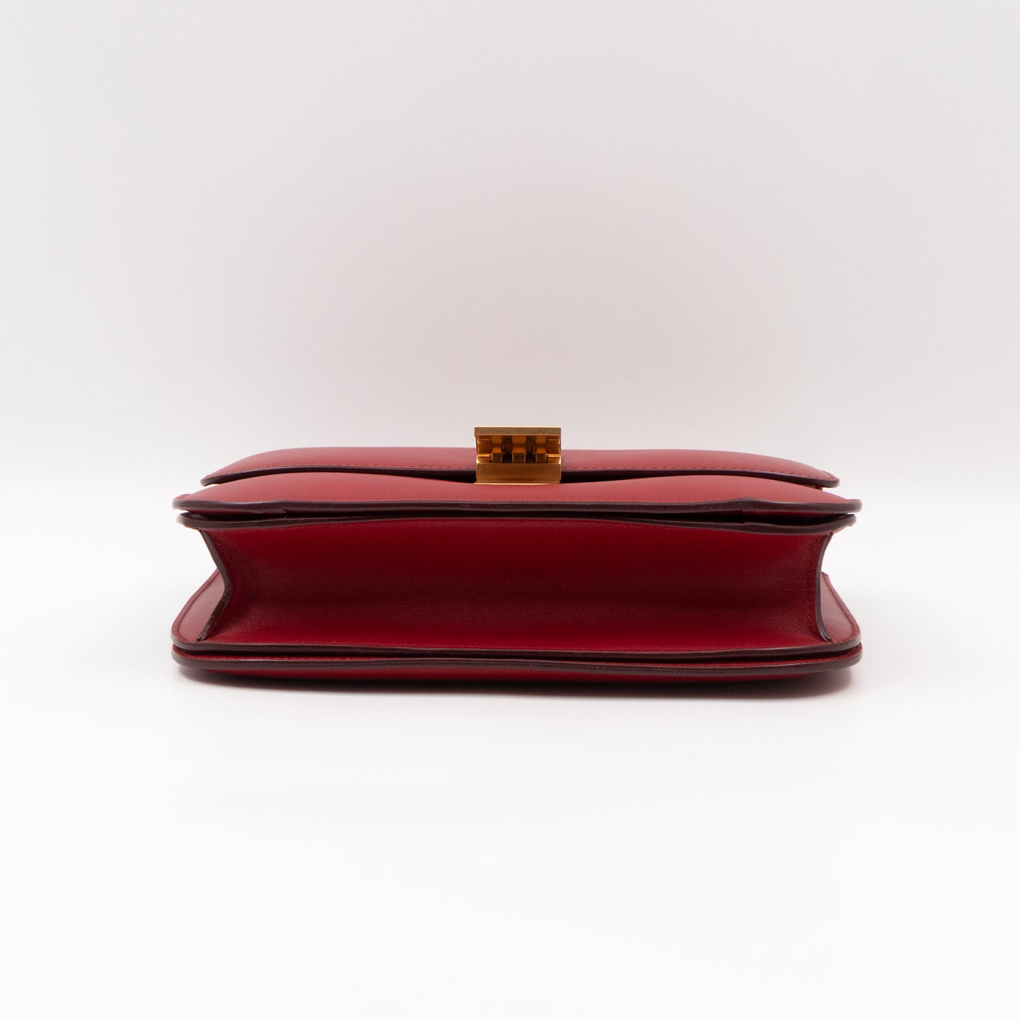 Classic Box Medium Rouge Leather