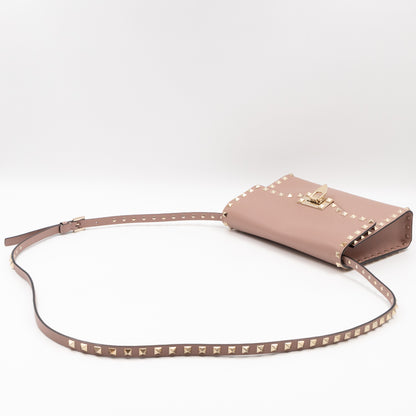 Small Rockstud Flip Lock Crossbody Bag Poudre Grainy Calfskin