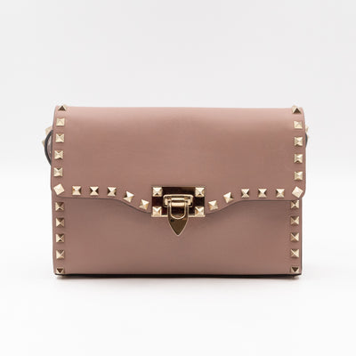 Small Rockstud Flip Lock Crossbody Bag Poudre Grainy Calfskin