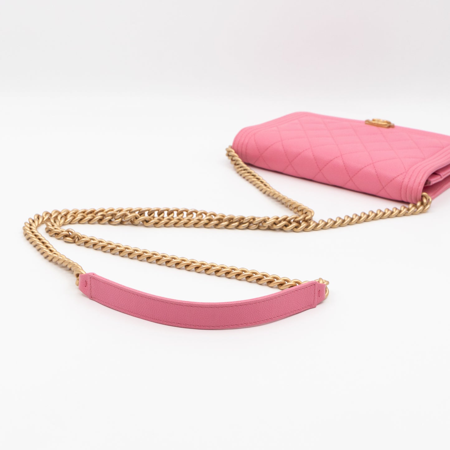 Boy Wallet On Chain Pink Caviar Gold