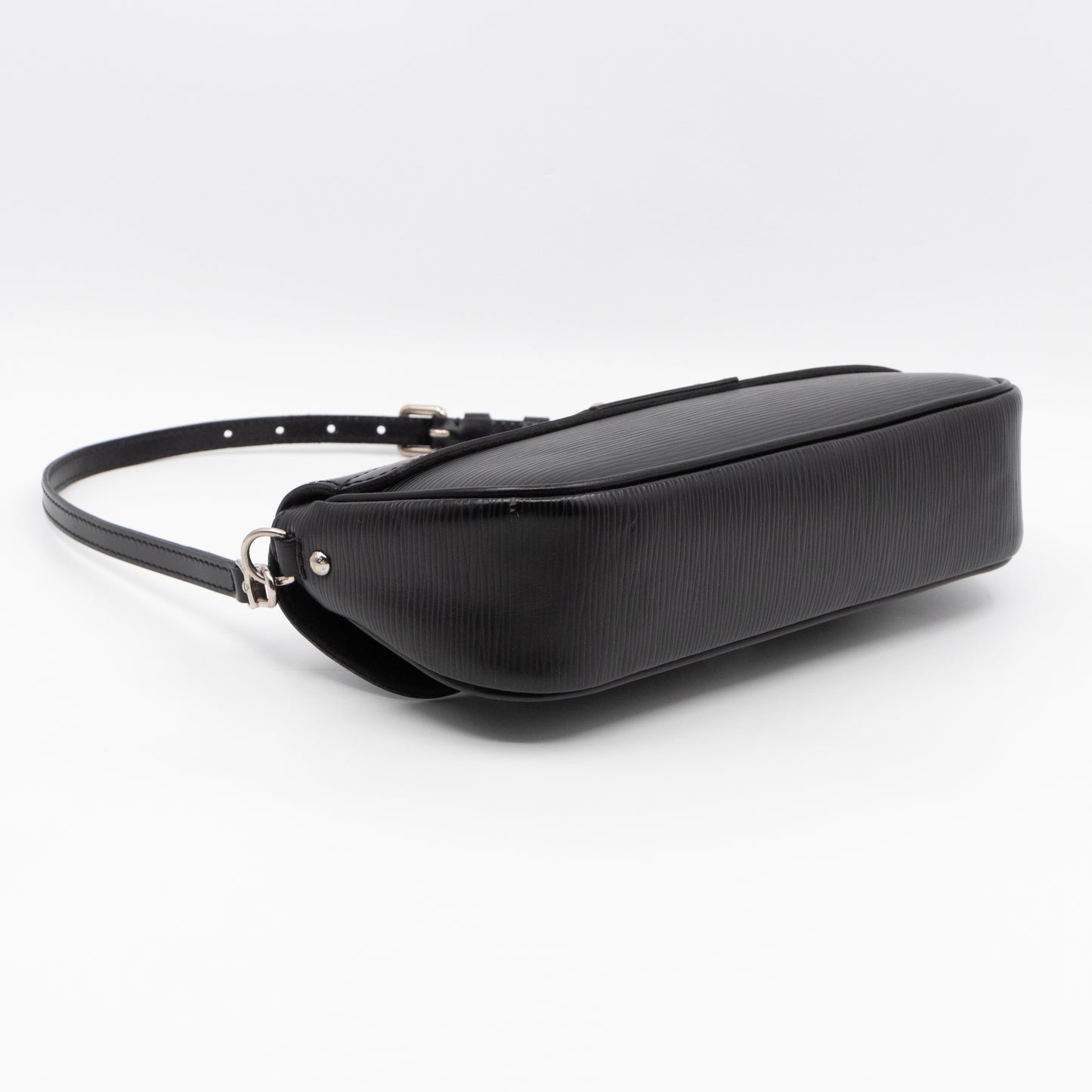 Pochette Montaigne Black Epi Leather