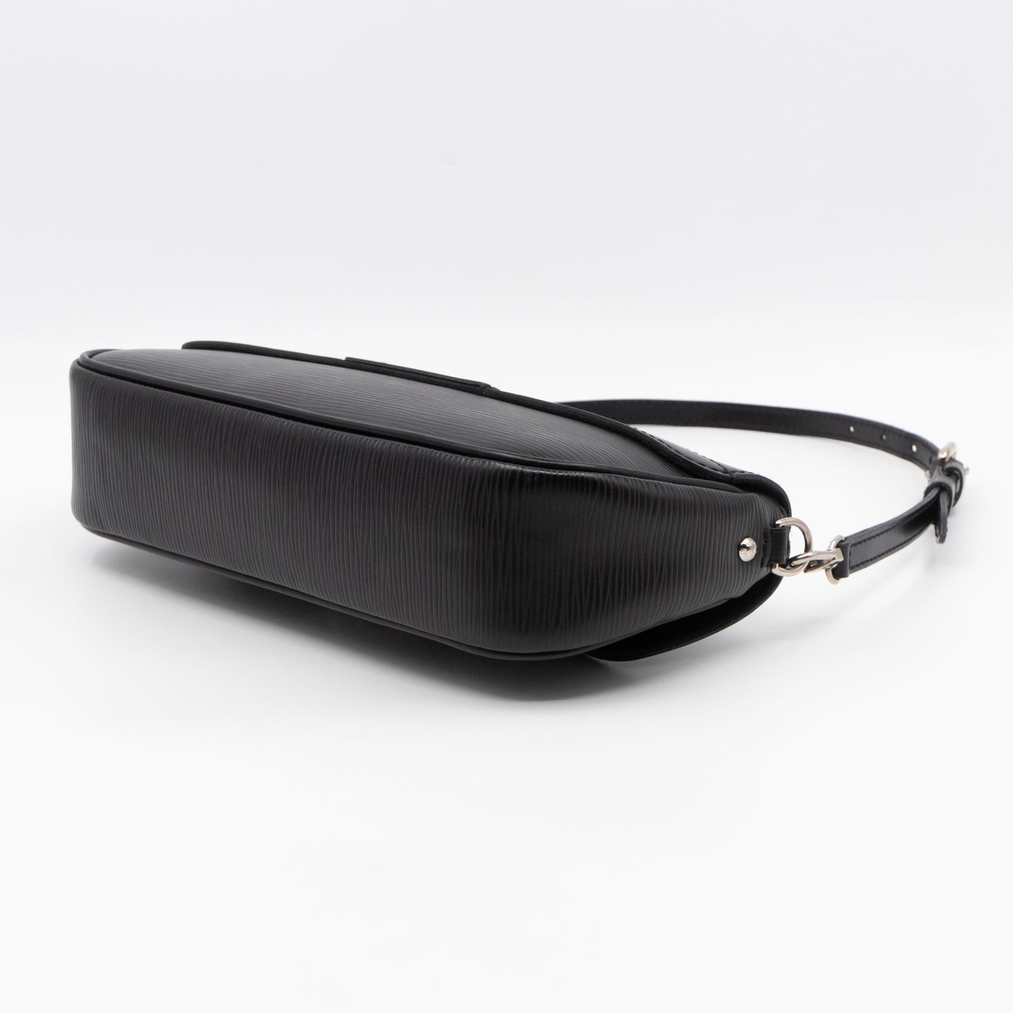 Pochette Montaigne Black Epi Leather