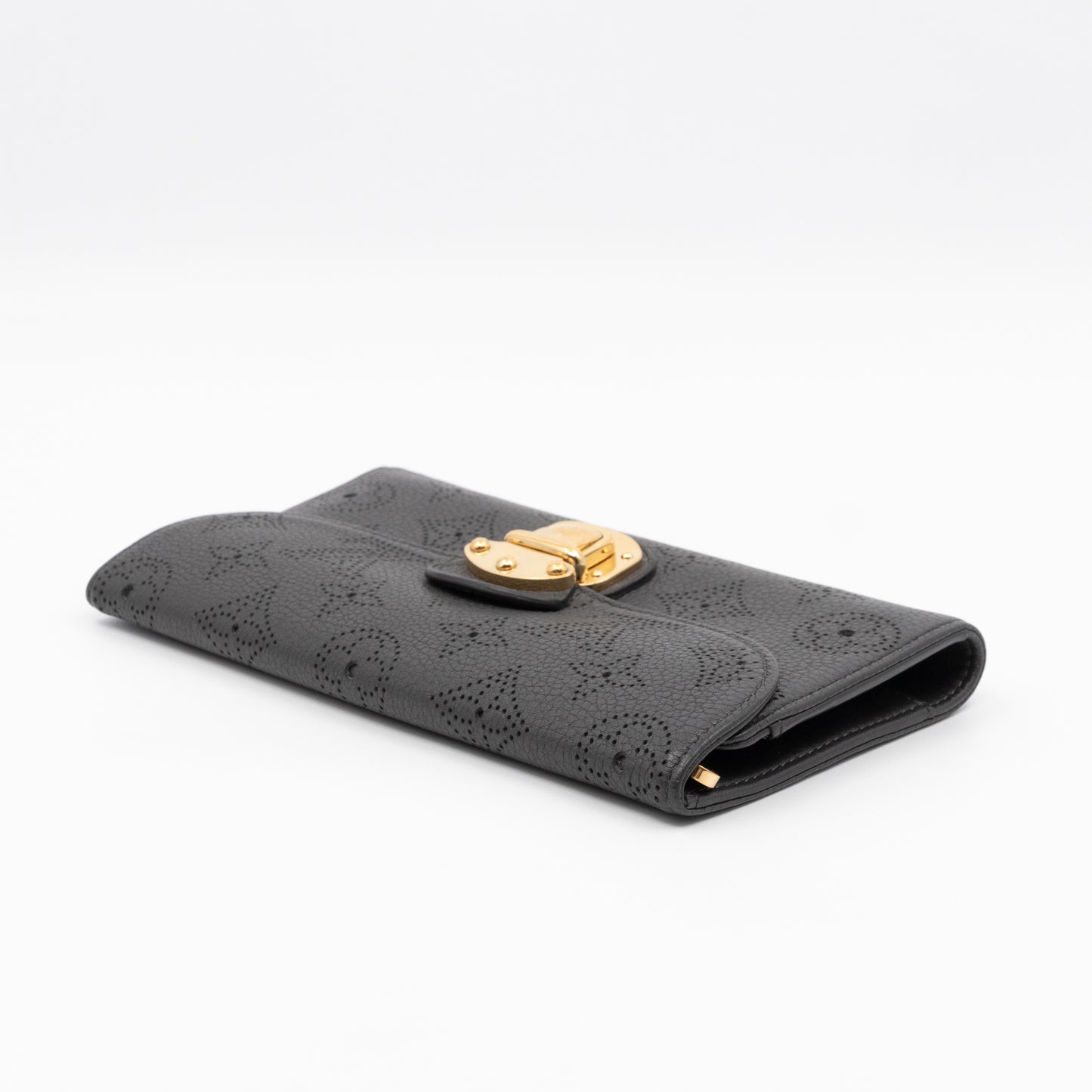 Amelia Wallet Grey Monogram Mahina Leather