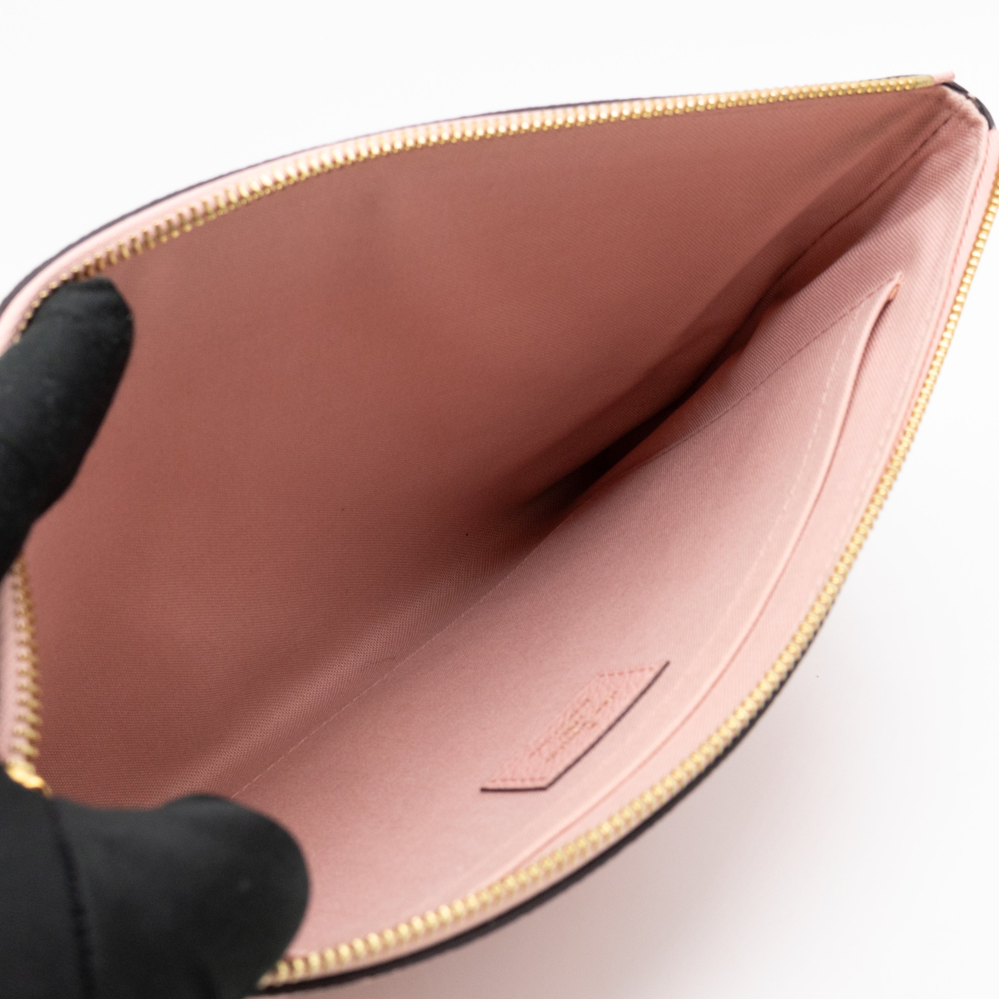 Daily Pouch Monogram Empreinte Rose Poudre