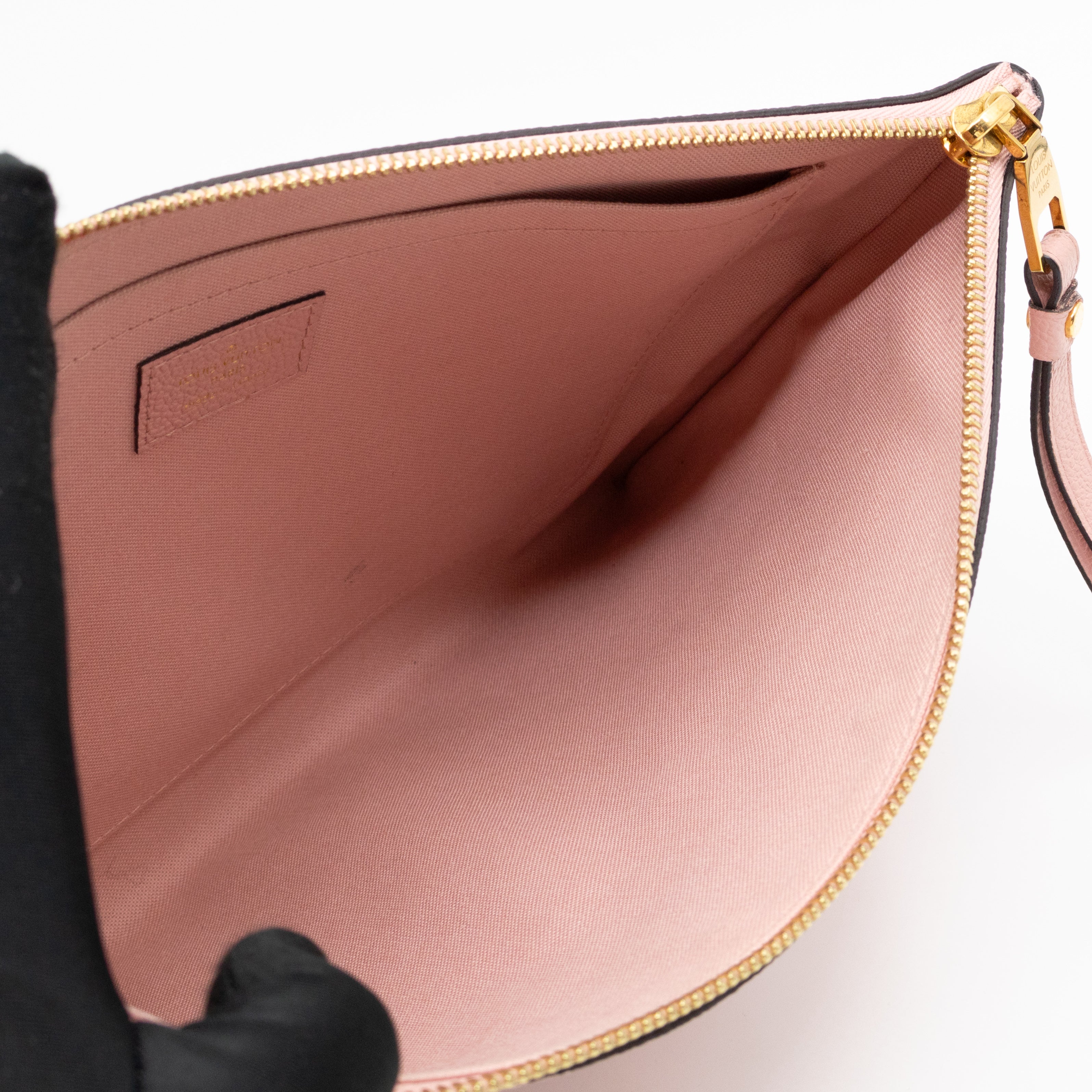 Daily Pouch Monogram Empreinte Rose Poudre