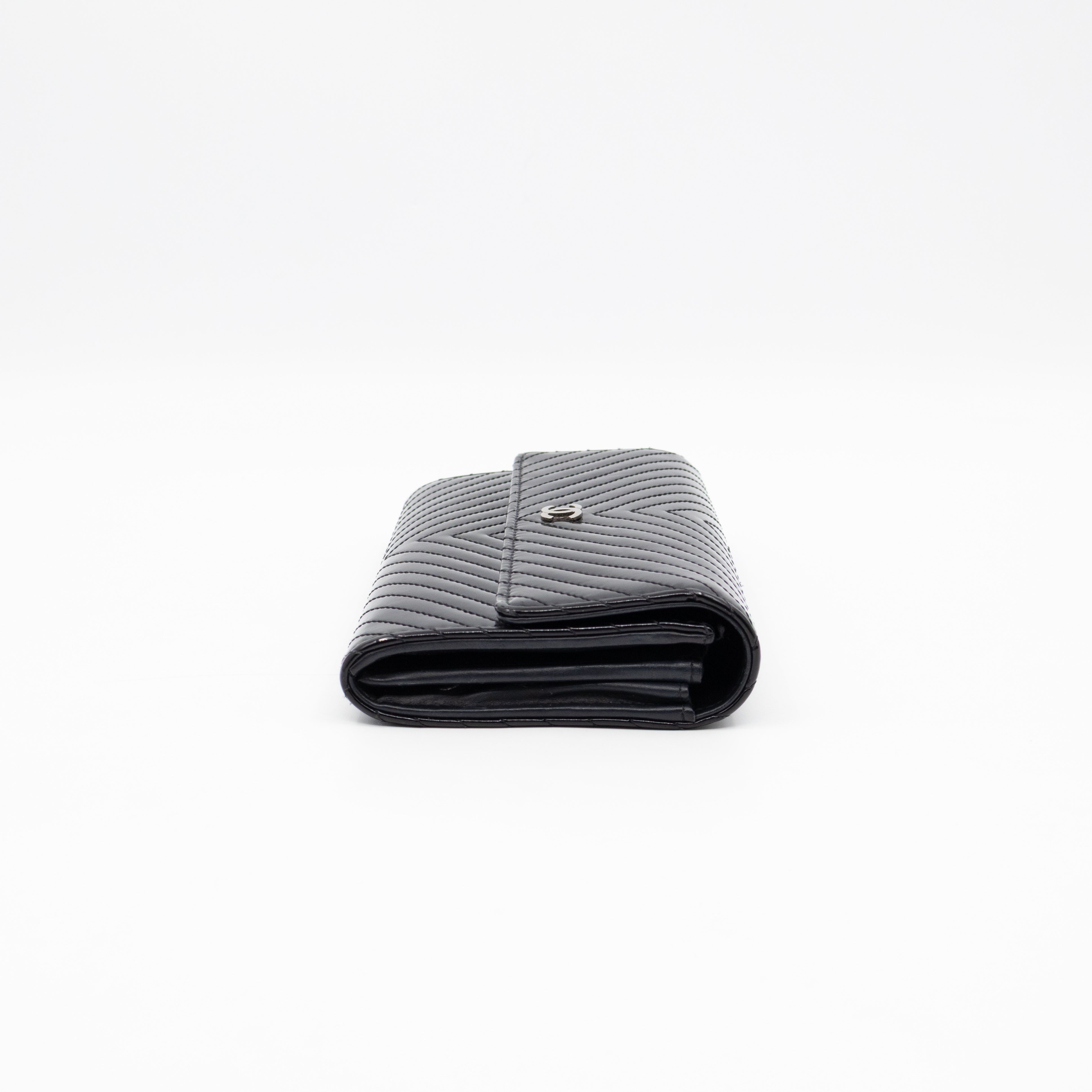 Gusset Long Flap Wallet Chevron Black Patent Leather