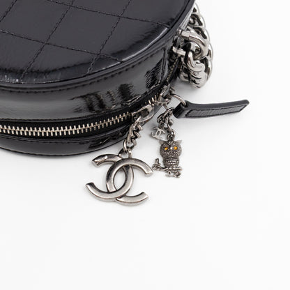 Round As Earth Bag Black Patent Leather Silver