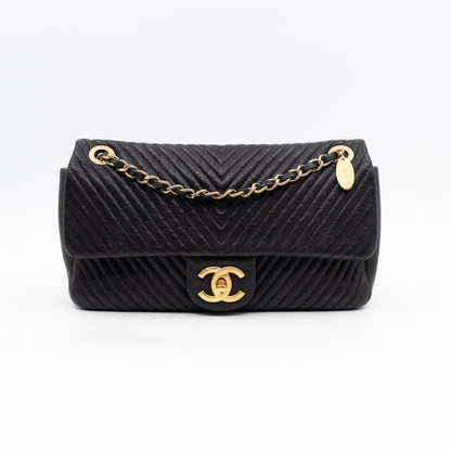 Medallion Charm Flap Bag Medium Black Chevron Leather