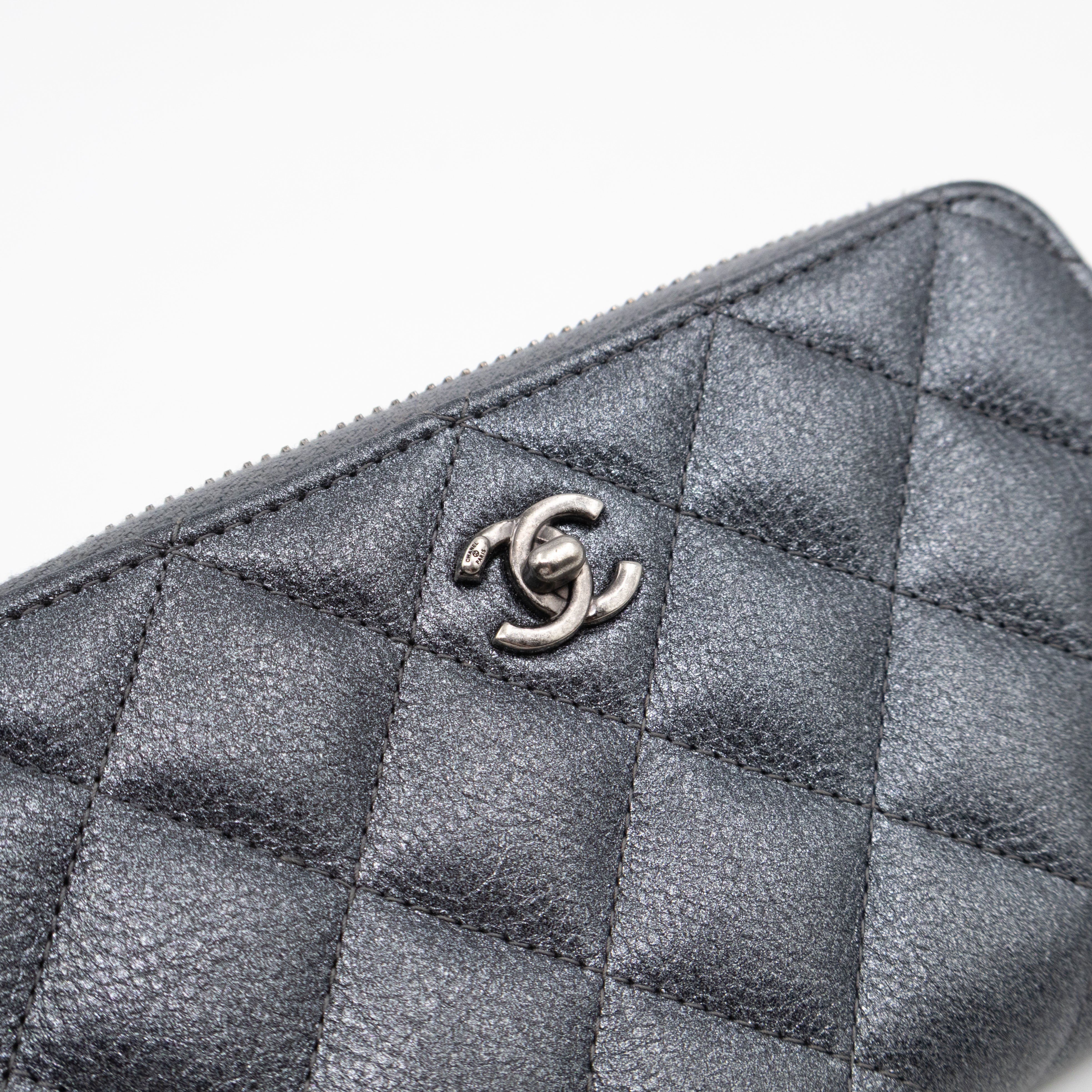 Medium Zipped Wallet Grey Metallic Leather