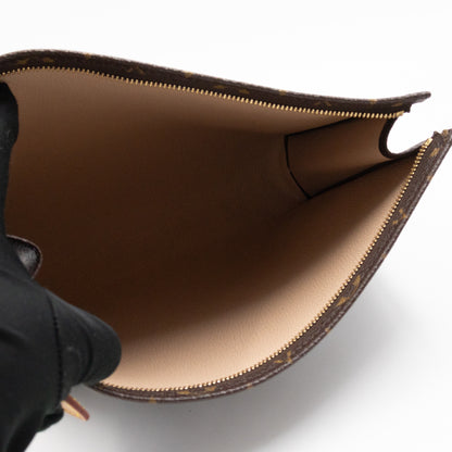 Toiletry Pouch 26 World Tour Monogram