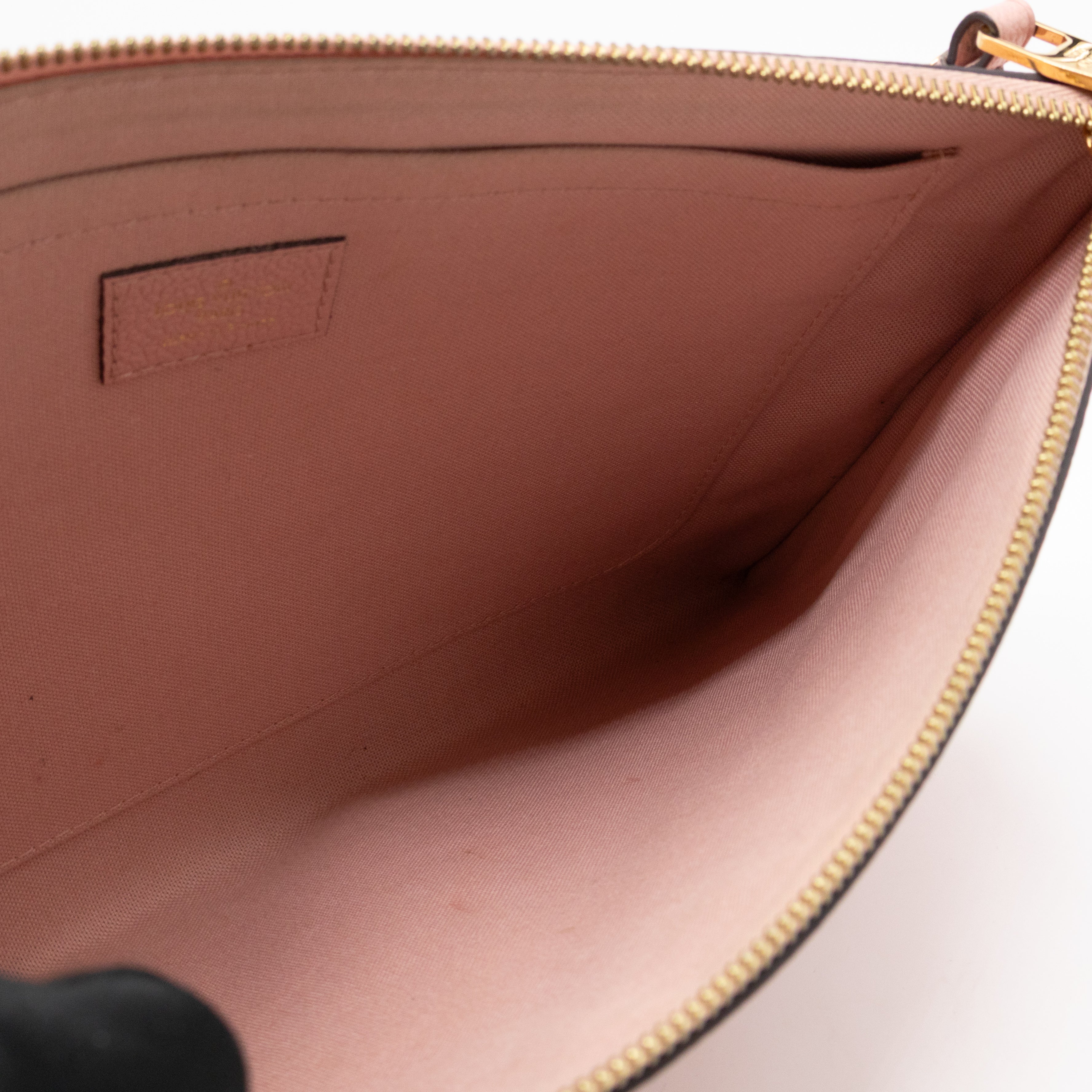 Daily Pouch Monogram Empreinte Rose Poudre