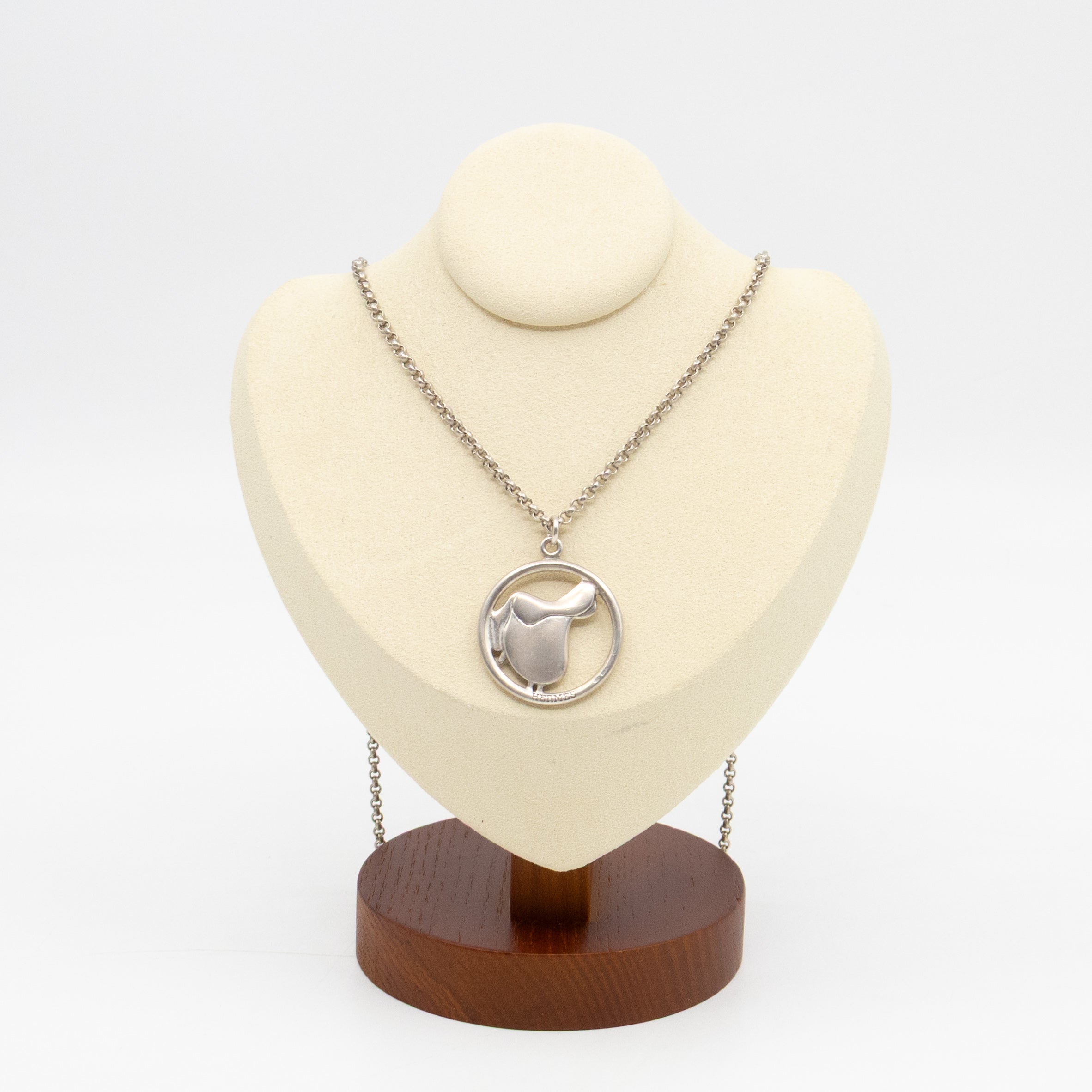 Saddle Jump Pendant Necklace Silver