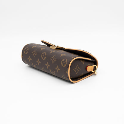 Pochette Camille Monogram