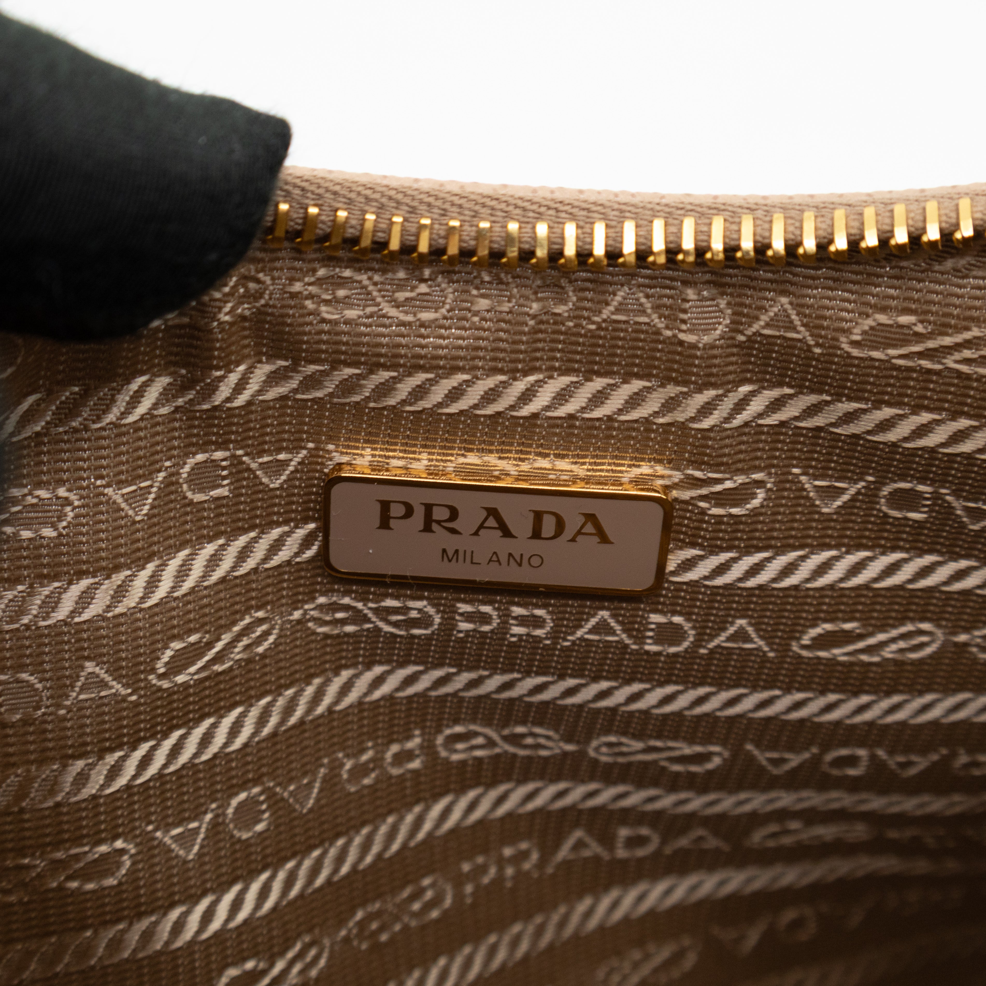 Re-Edition 2005 Cameo Beige Saffiano Leather