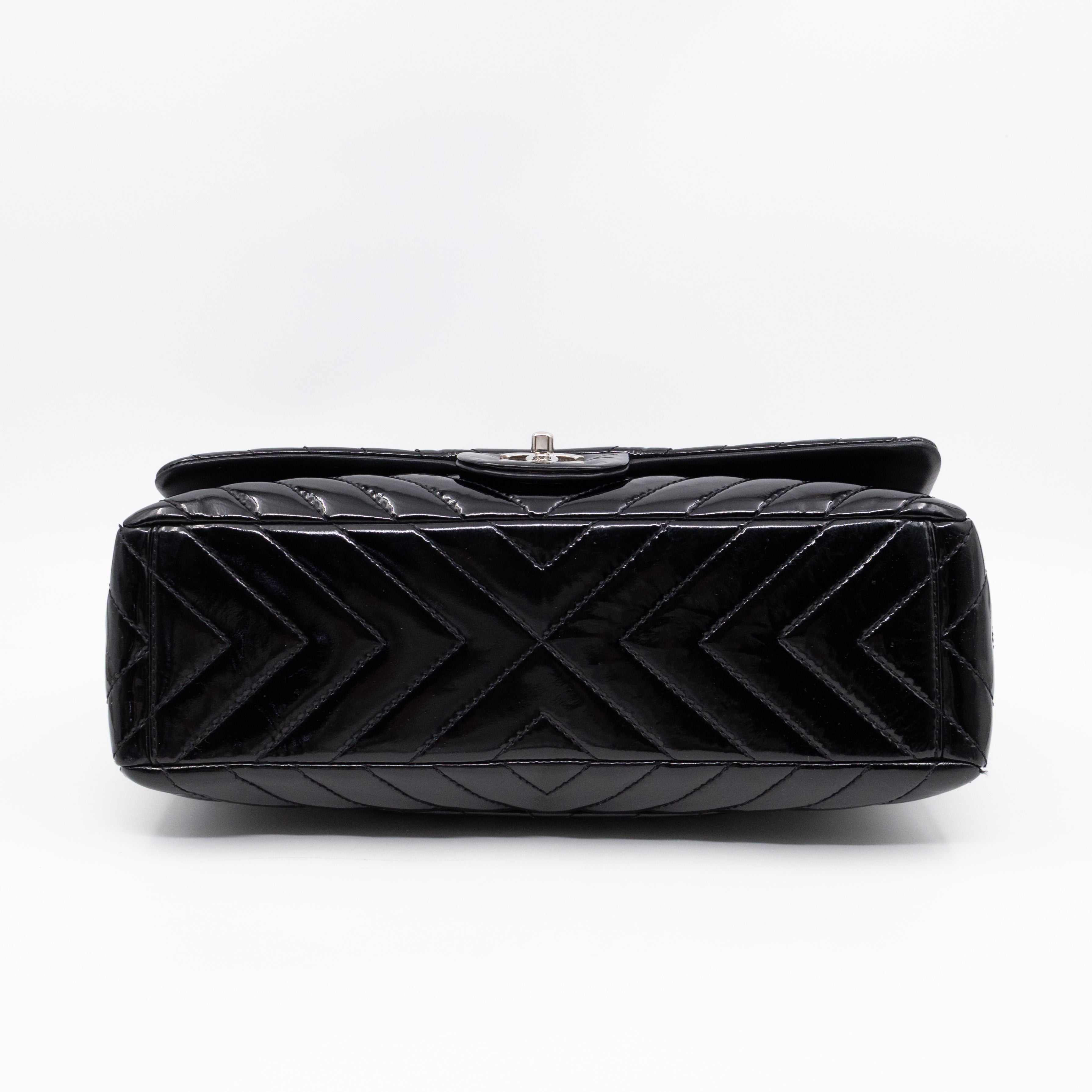 Classic Single Flap Maxi Black Chevron Patent Silver