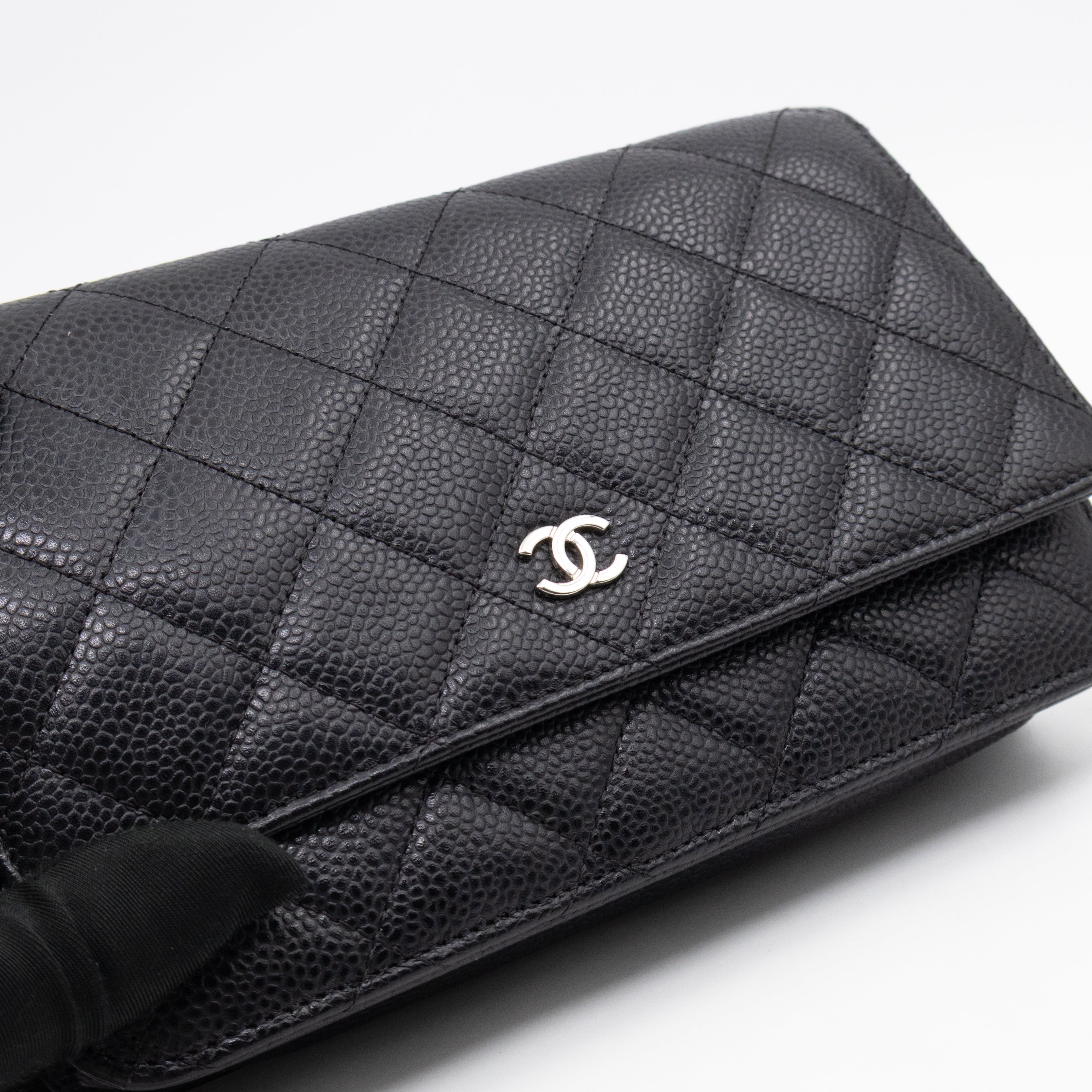 Classic Wallet On Chain Black Caviar Silver