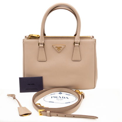 Galleria Medium Double Zip Cammeo Saffiano