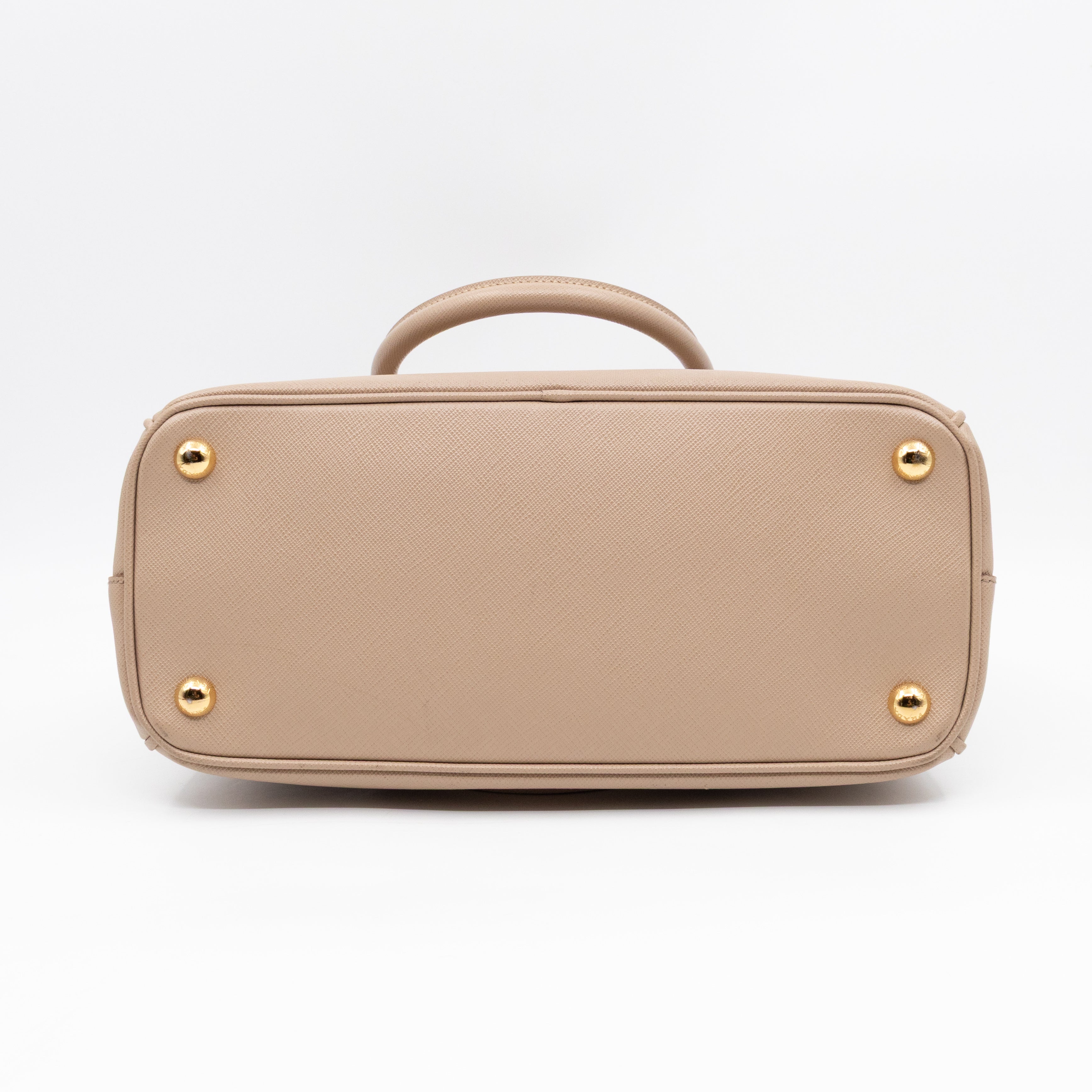 Galleria Medium Double Zip Cammeo Saffiano