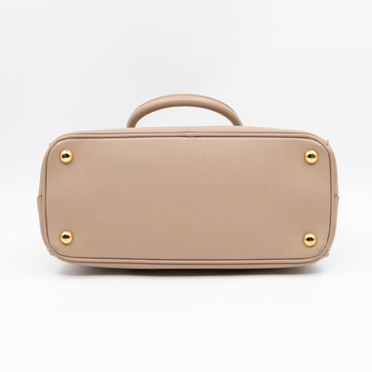 Galleria Medium Double Zip Cammeo Saffiano