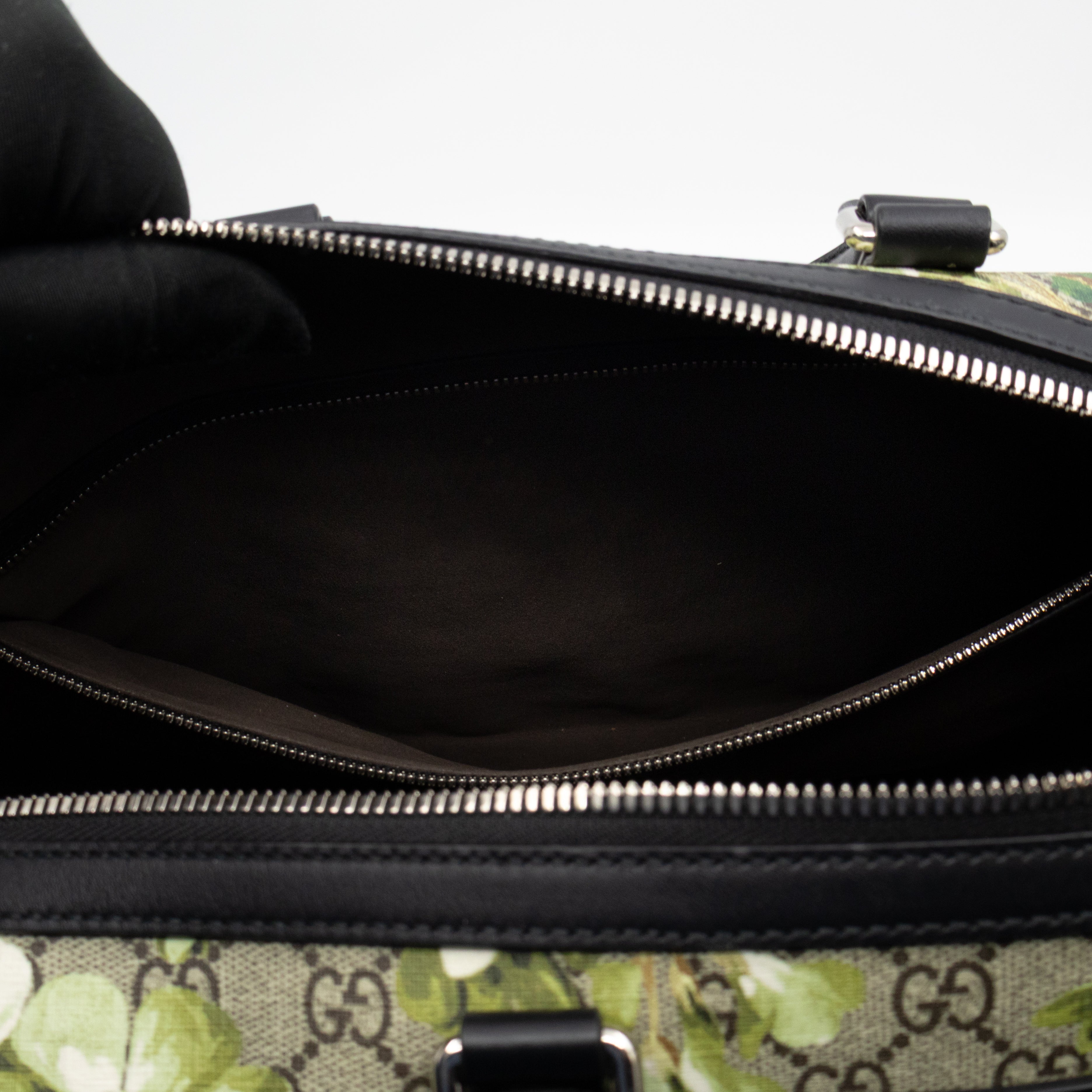 Medium Duffle Bag GG Supreme Blooms Black Leather