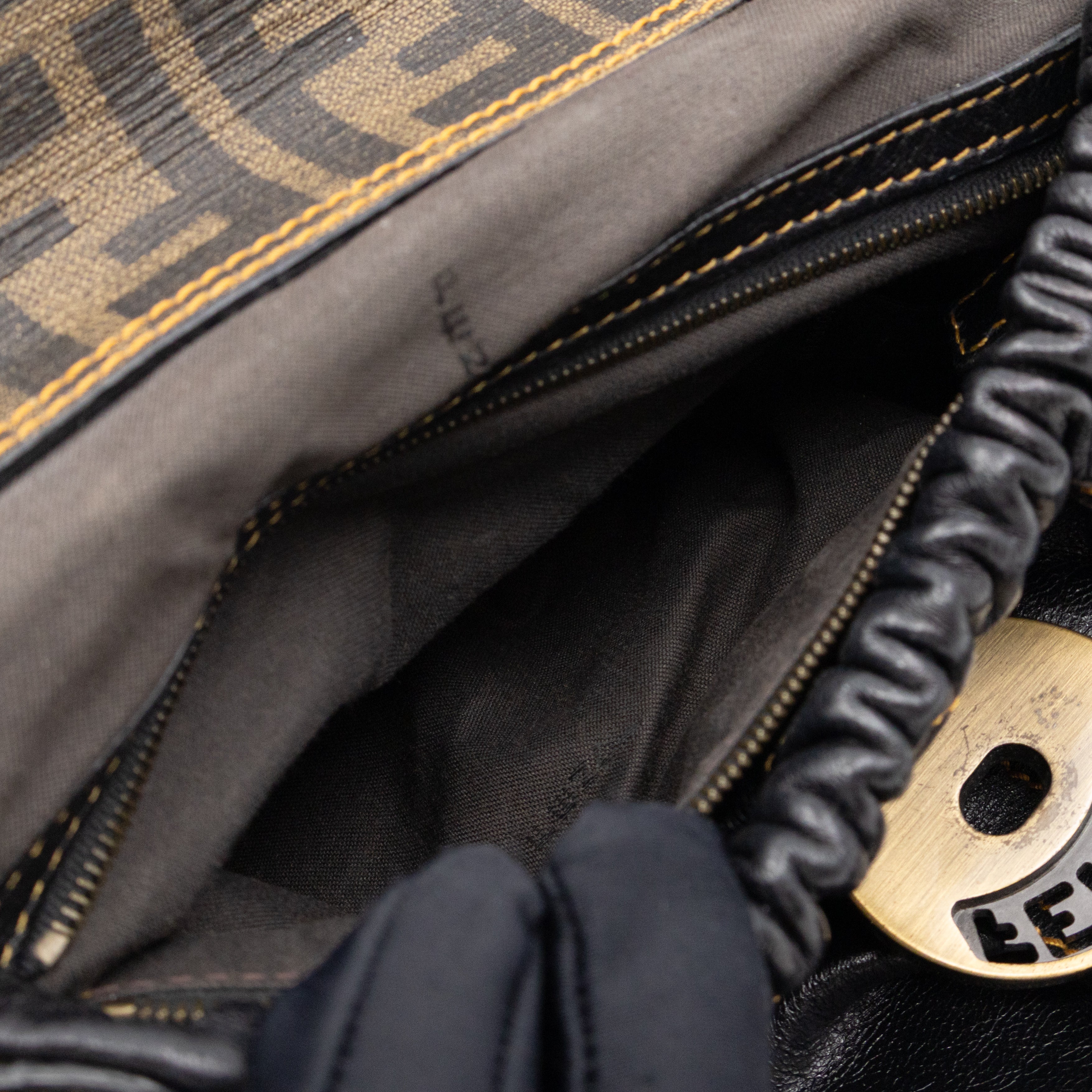 Magic Shoulder Bag Black Leather