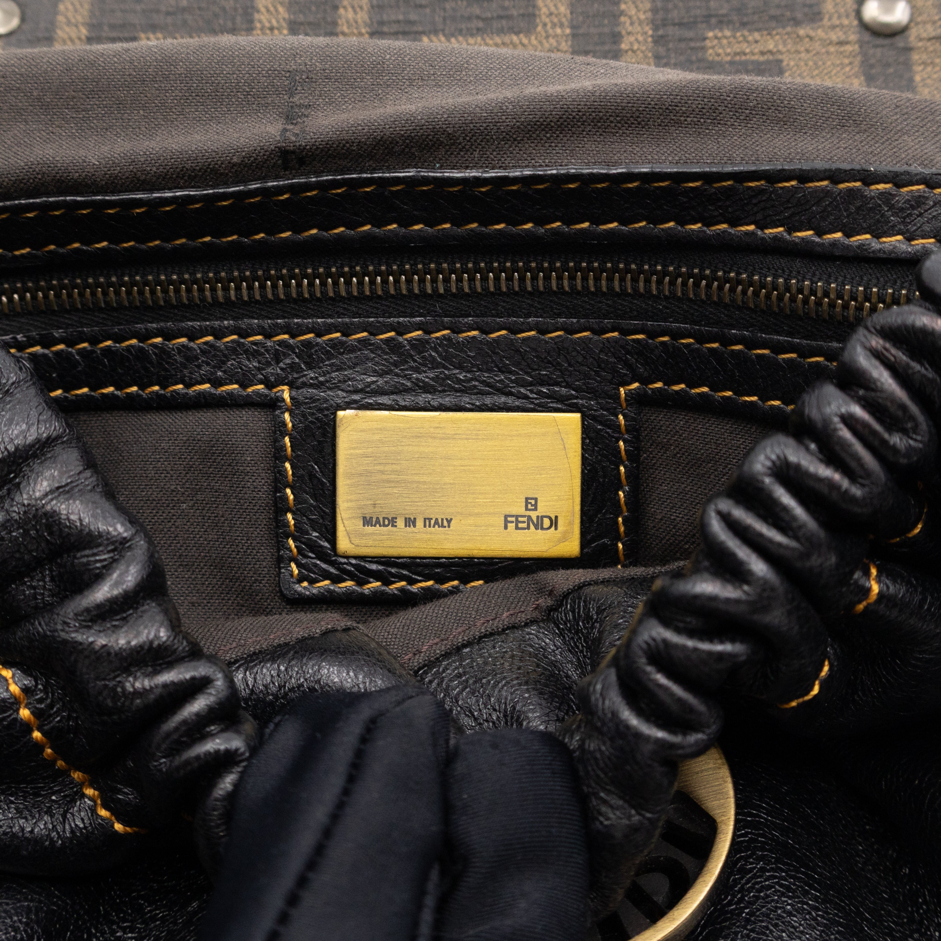 Magic Shoulder Bag Black Leather