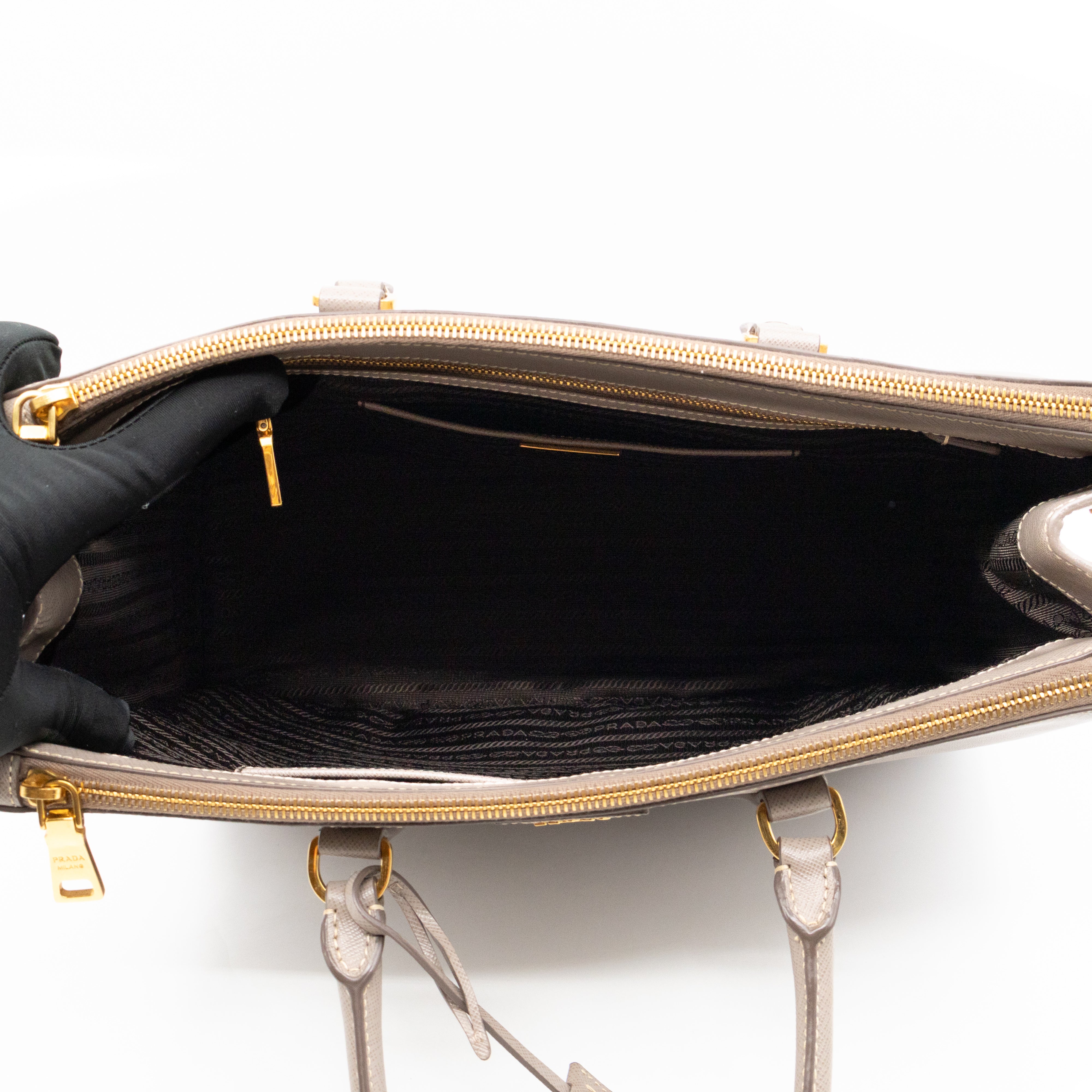 Galleria Large Double Zip Argilla Grey Saffiano Leather