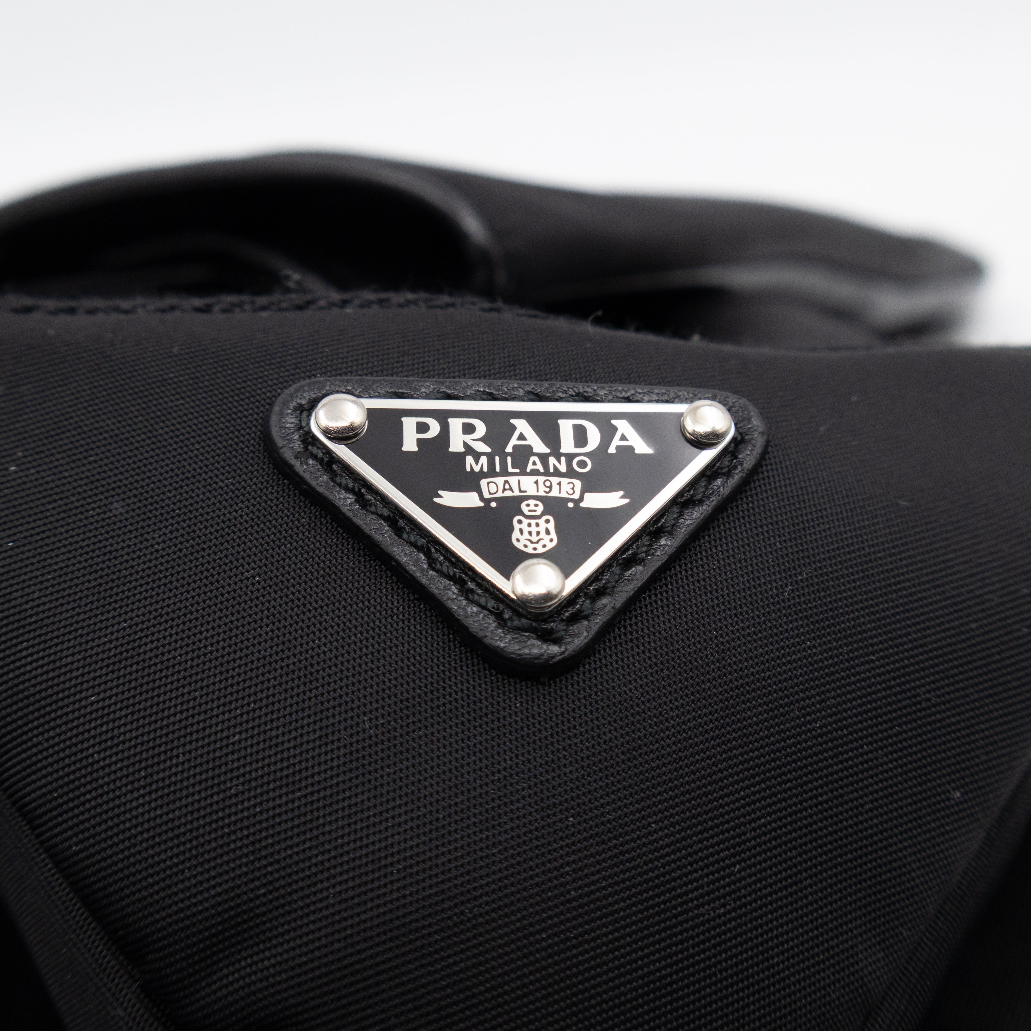 Triangle Pouch Gloves Black Re-nylon & Leather