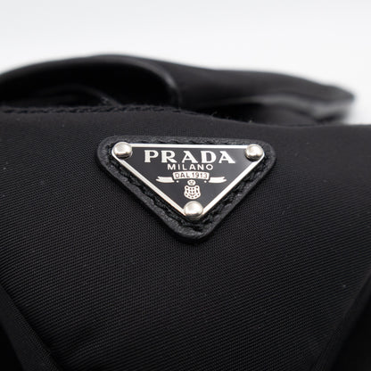 Triangle Pouch Gloves Black Re-nylon & Leather