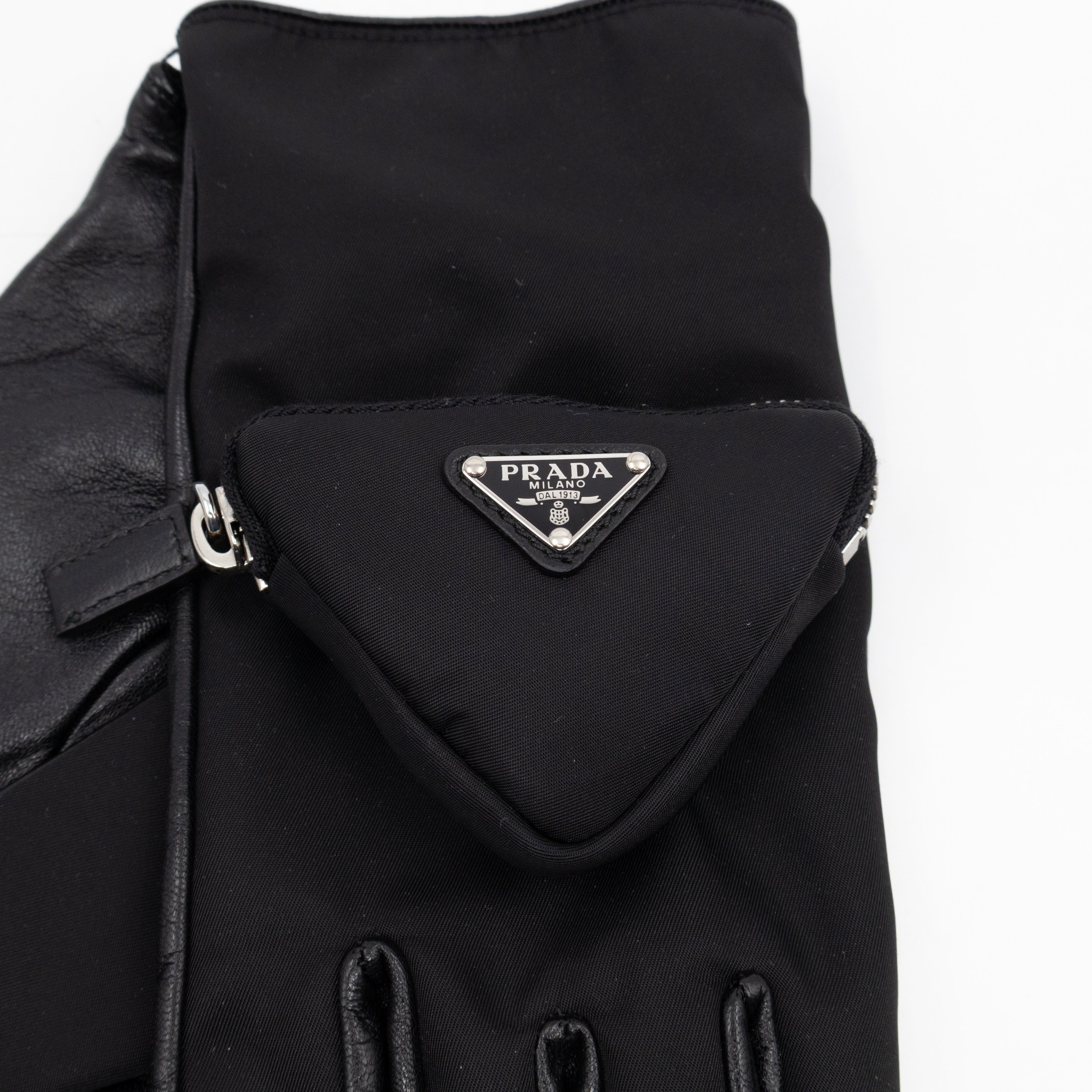 Triangle Pouch Gloves Black Re-nylon & Leather