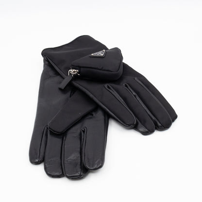 Triangle Pouch Gloves Black Re-nylon & Leather