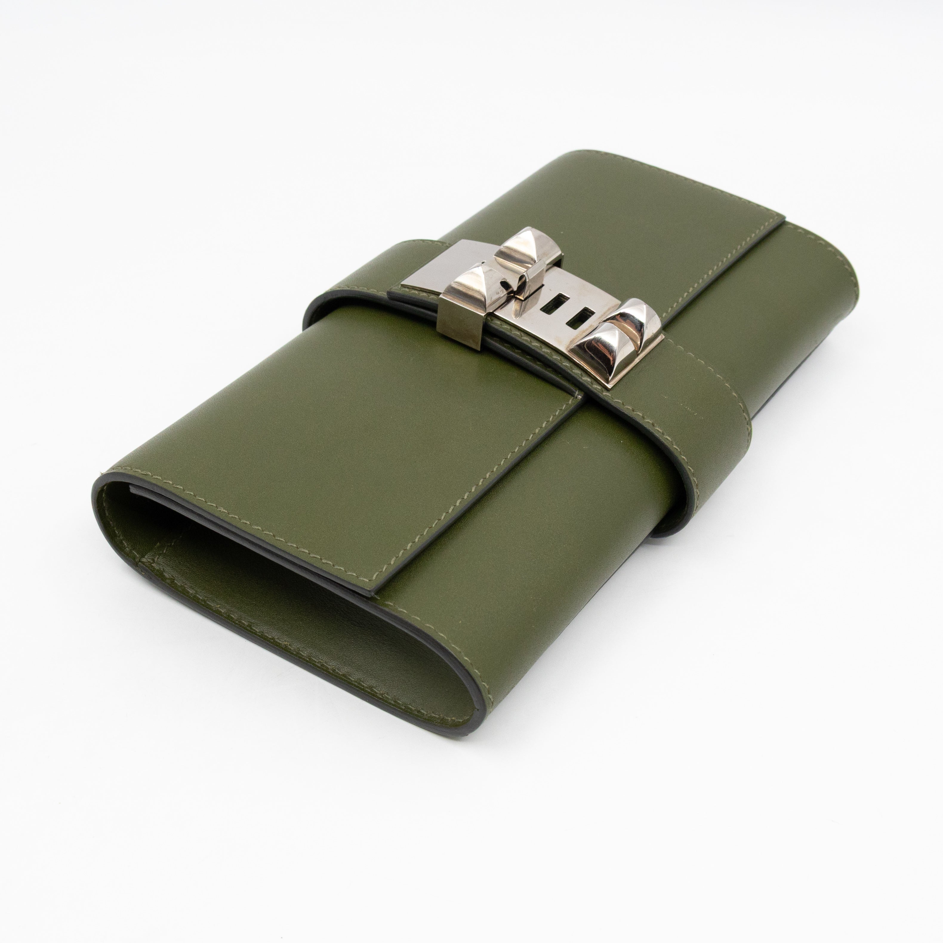Medor 23 Clutch Green Leather
