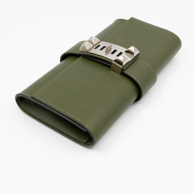 Medor 23 Clutch Green Leather