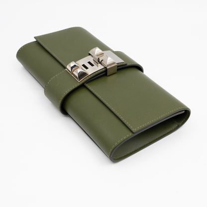 Medor 23 Clutch Green Leather