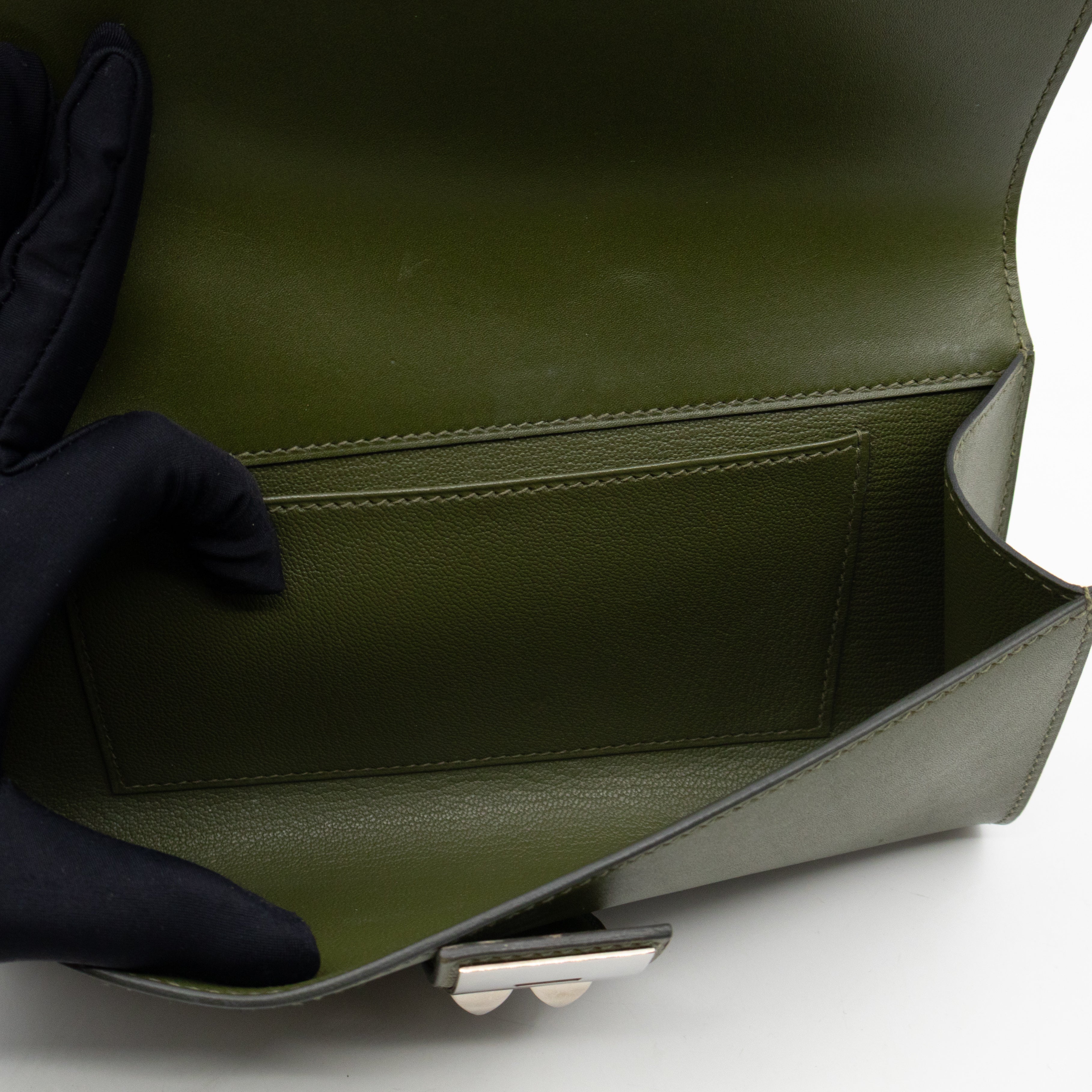 Medor 23 Clutch Green Leather
