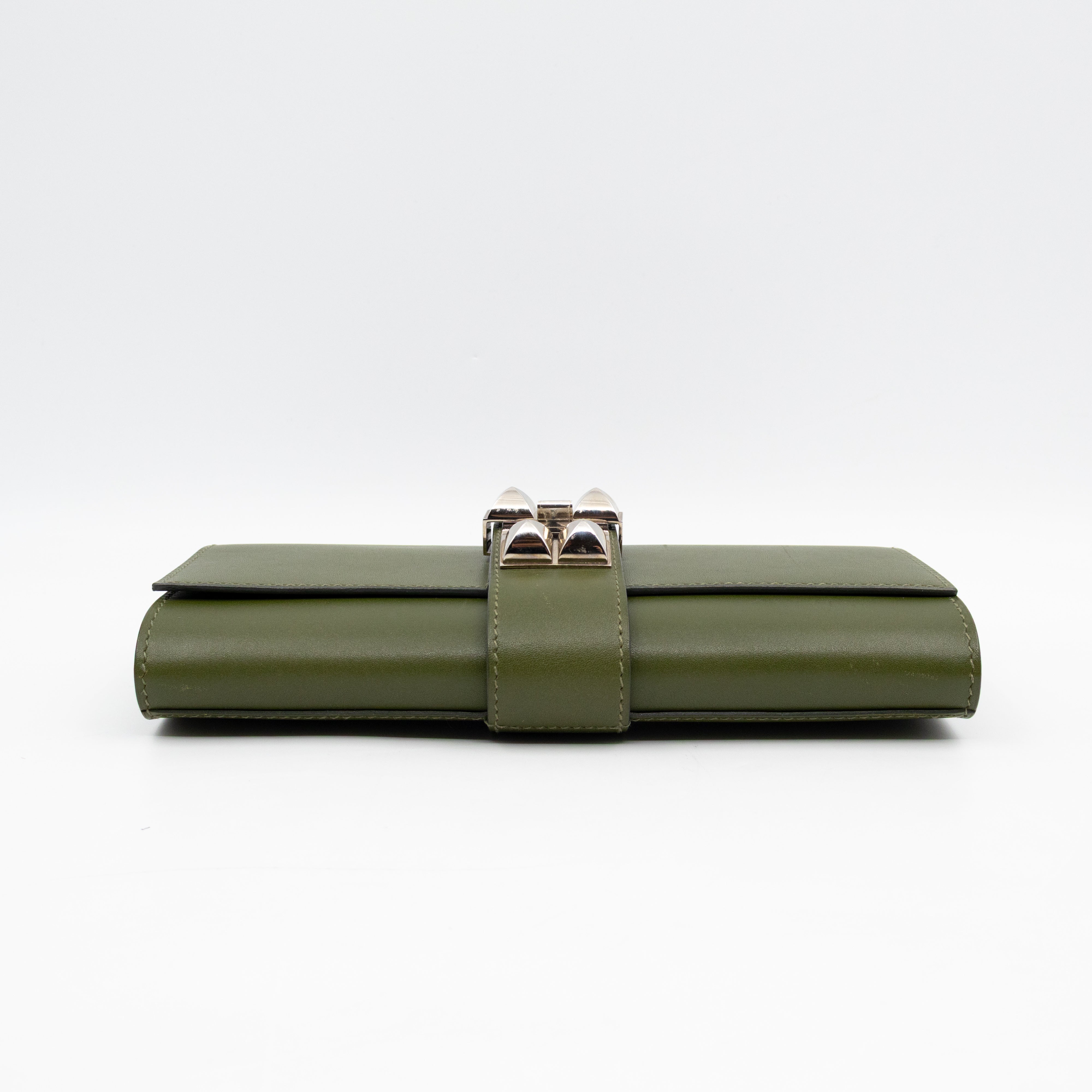 Medor 23 Clutch Green Leather